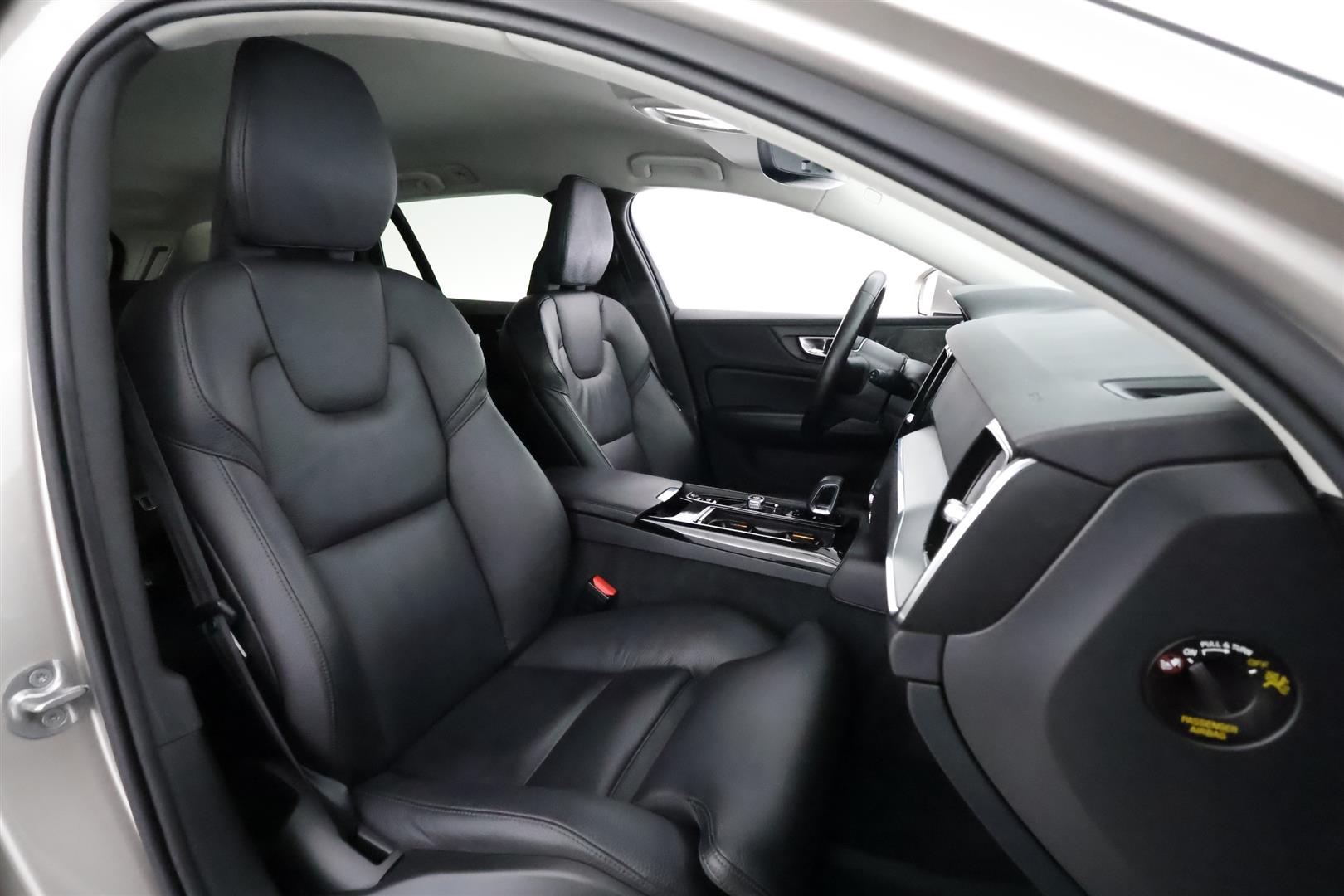 Volvo V60 2024