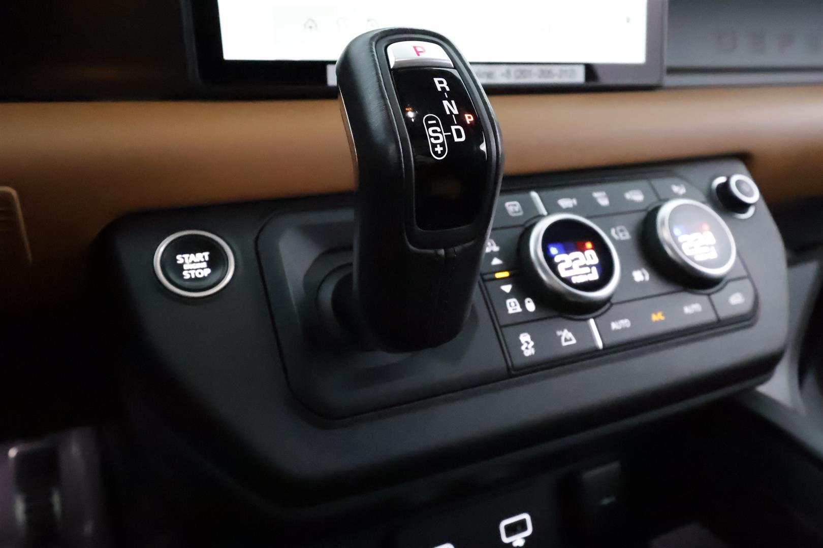 Land Rover Defender 2022