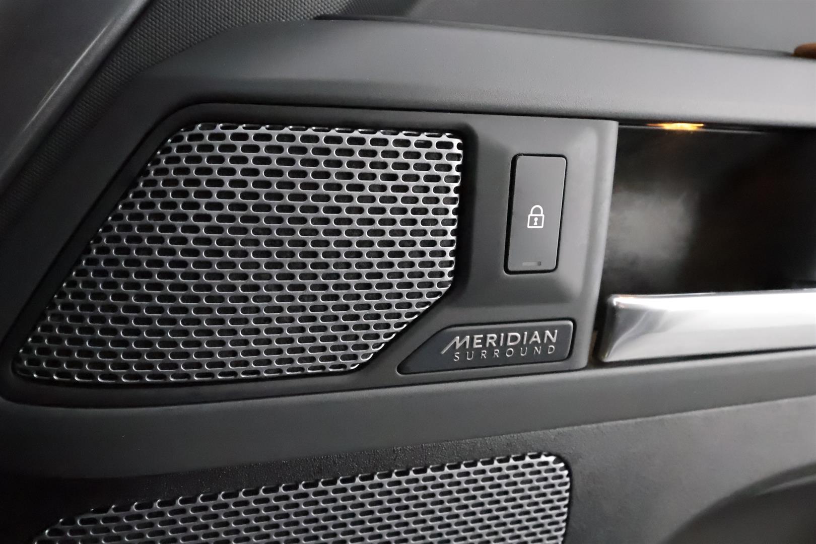 Land Rover Defender 2022