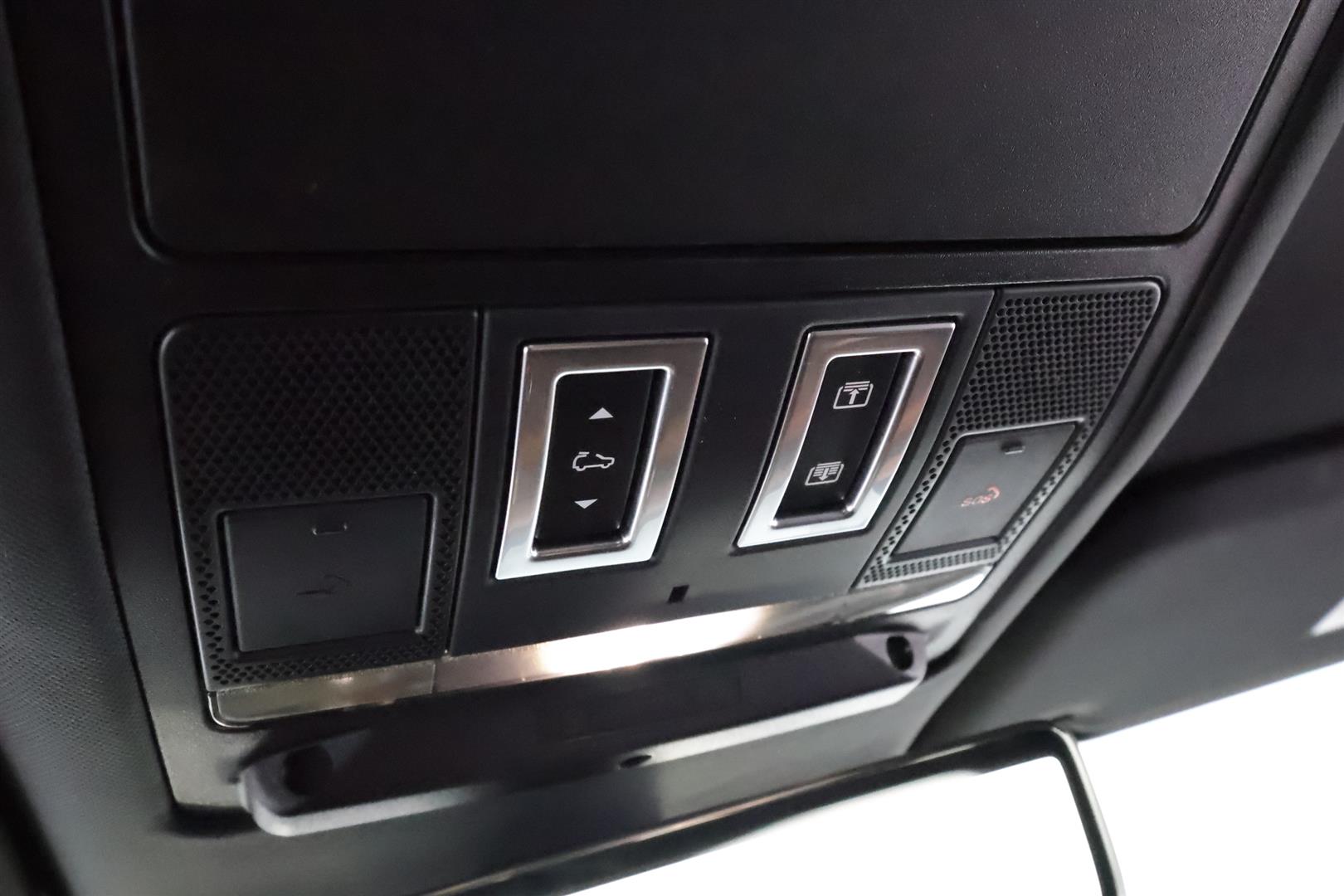 Land Rover Defender 2022