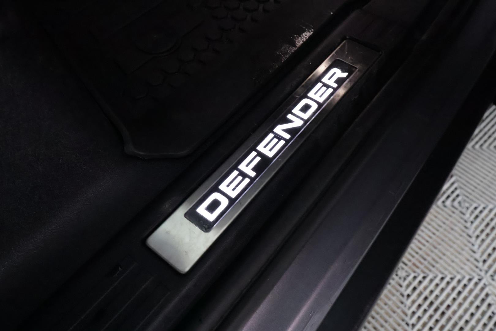 Land Rover Defender 2022