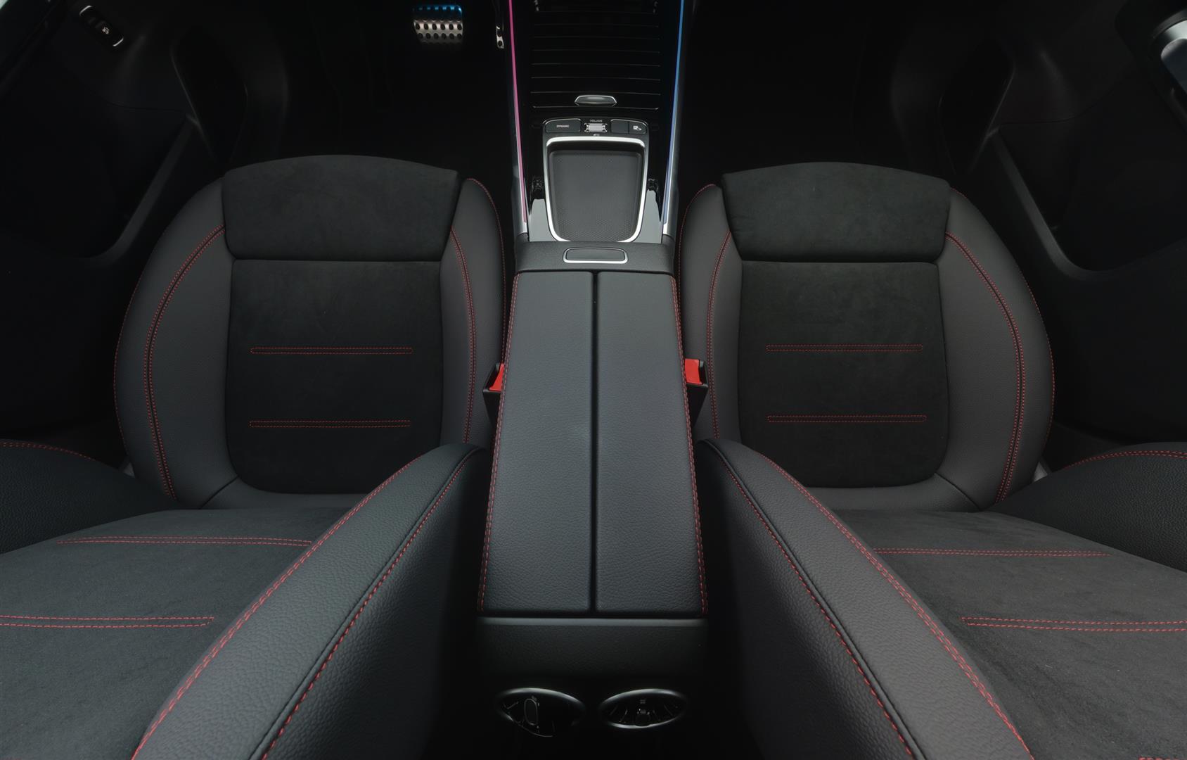 Mercedes-Benz EQB 2025
