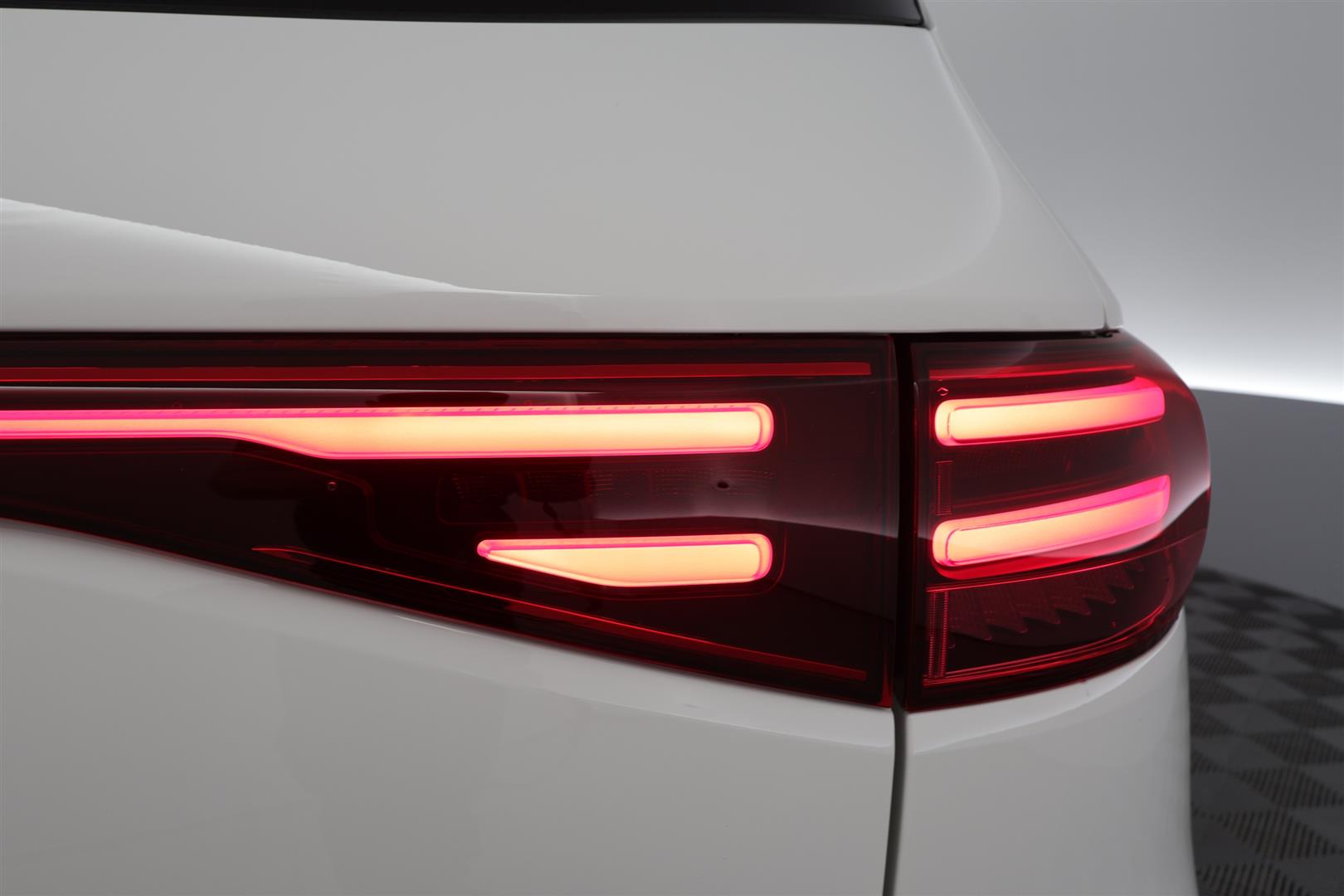 Mercedes-Benz EQB 2025