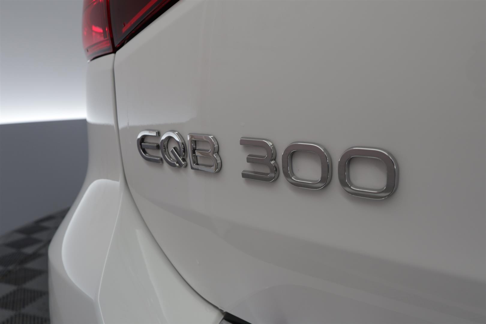 Mercedes-Benz EQB 2025