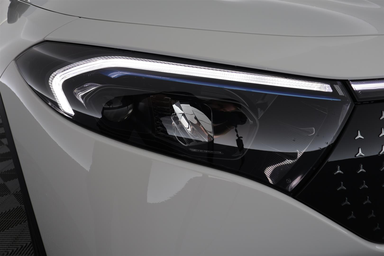 Mercedes-Benz EQB 2025