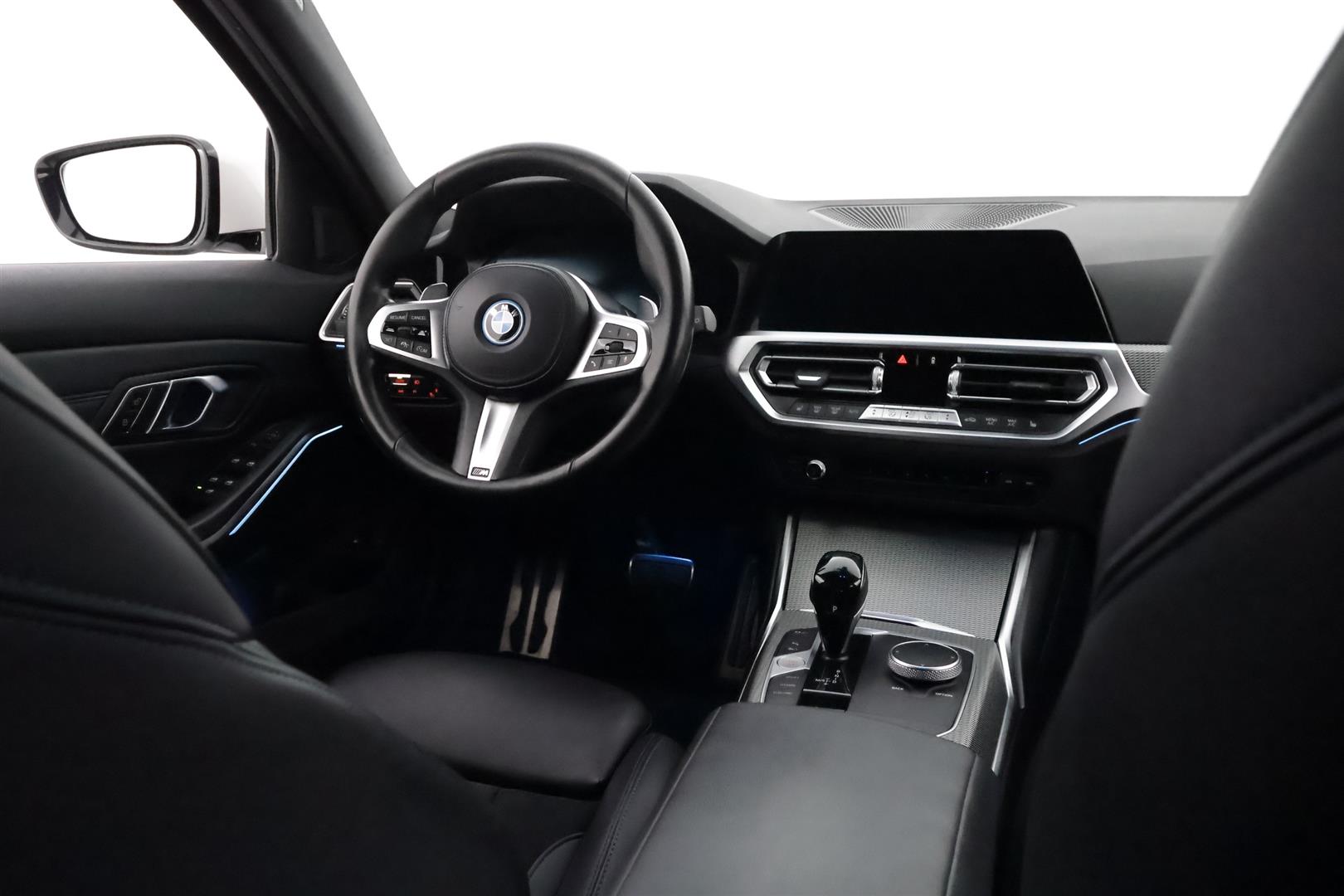 BMW 330 2022