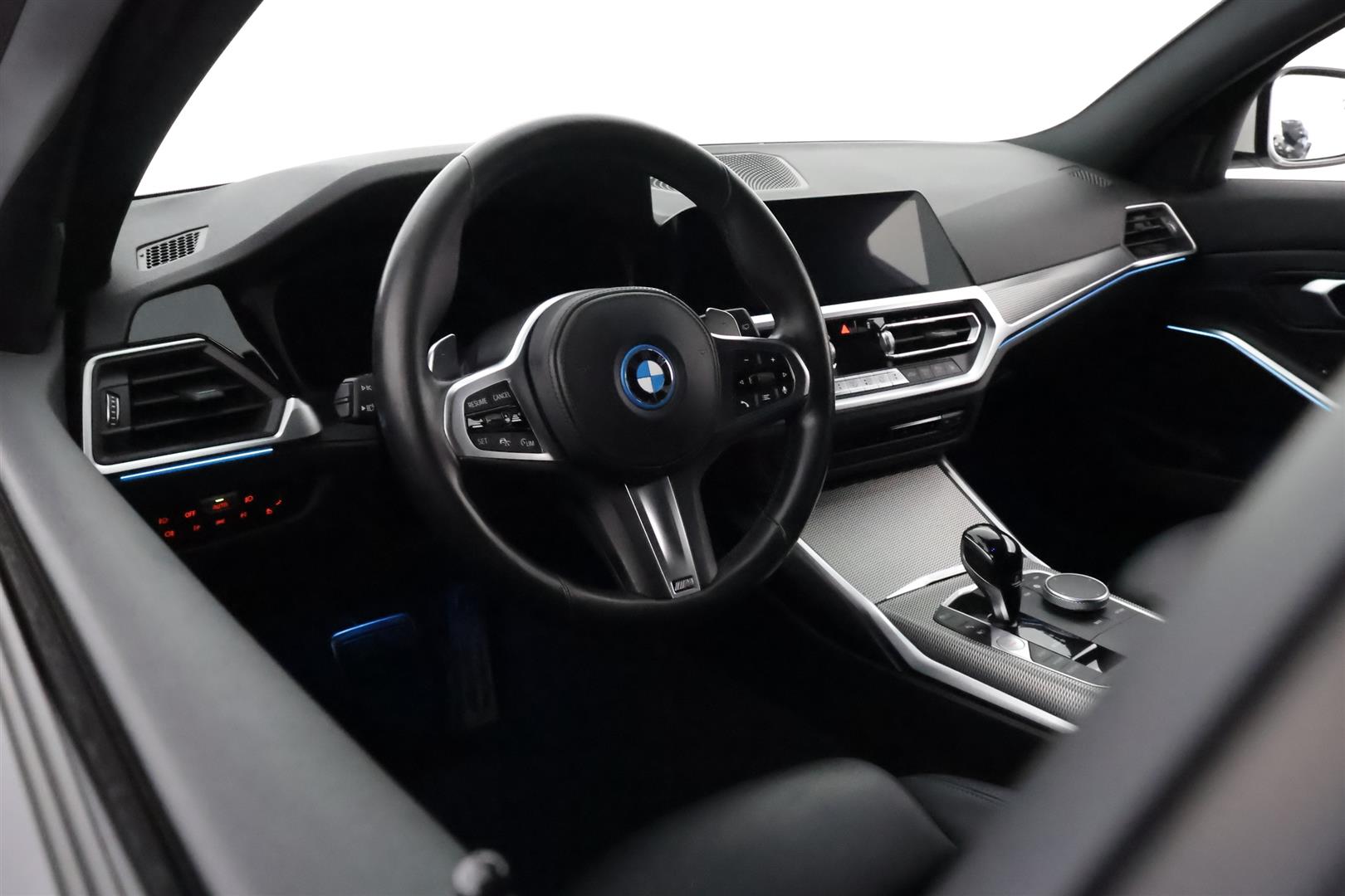 BMW 330 2022