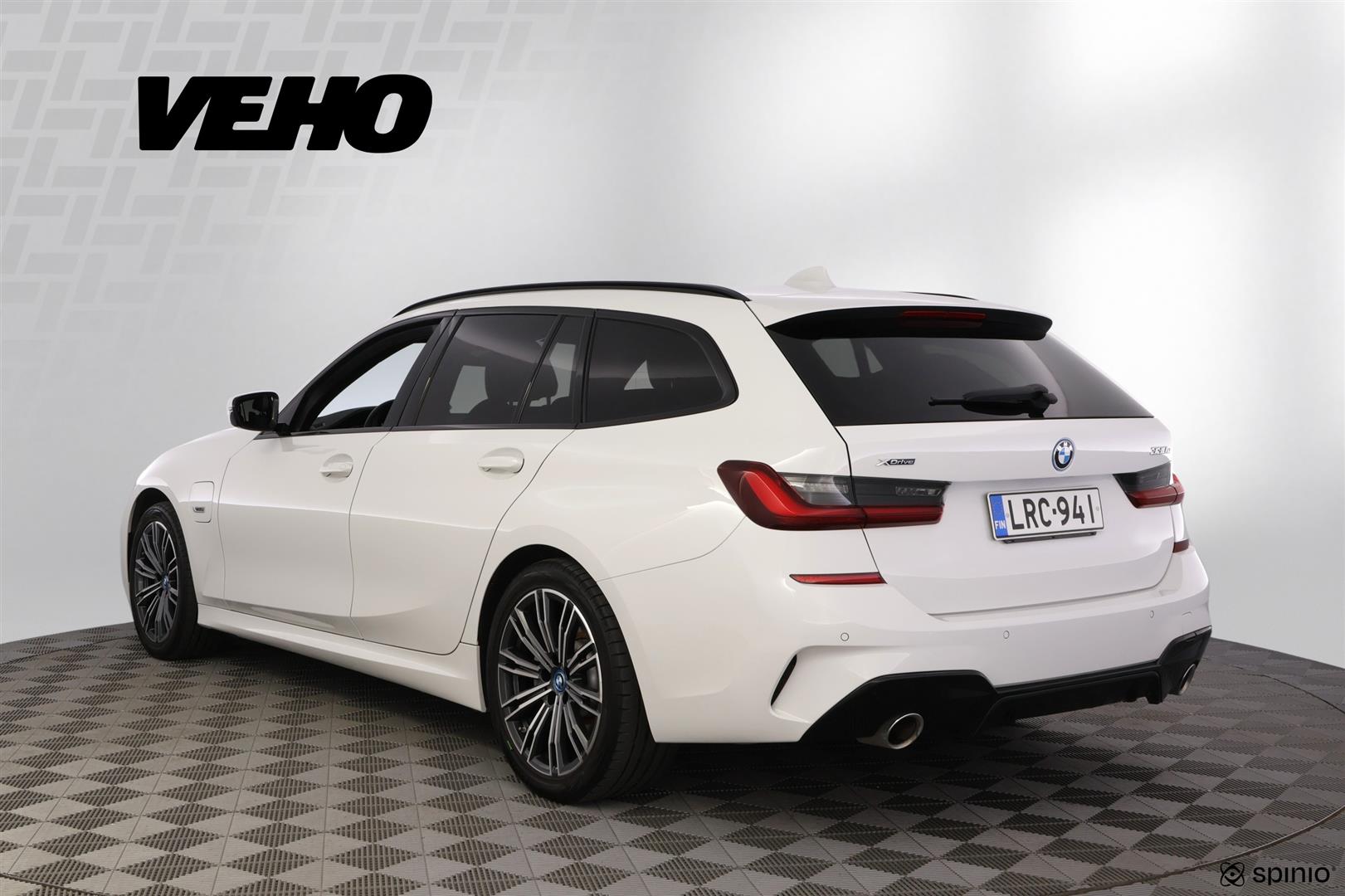 BMW 330 2022