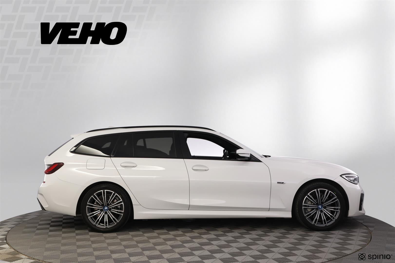 BMW 330 2022