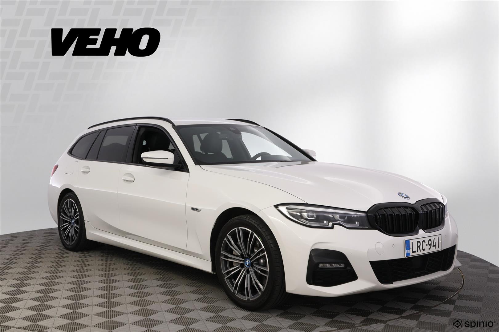 BMW 330 2022