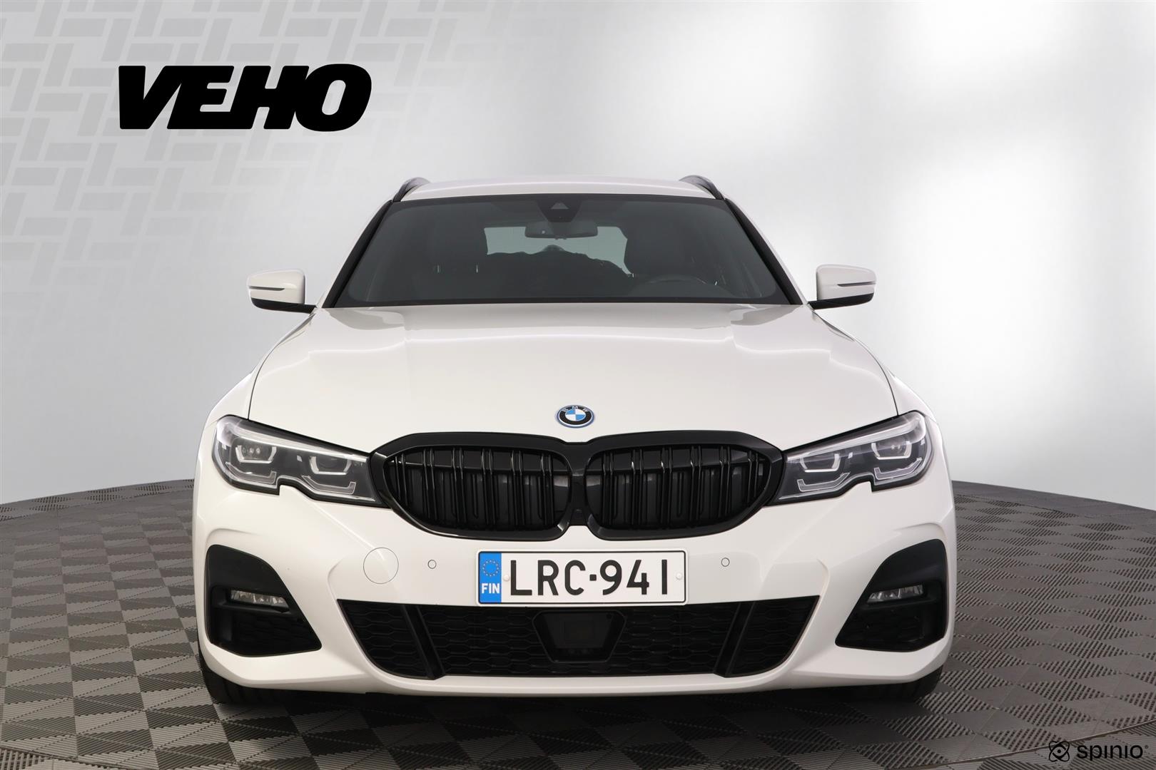 BMW 330 2022