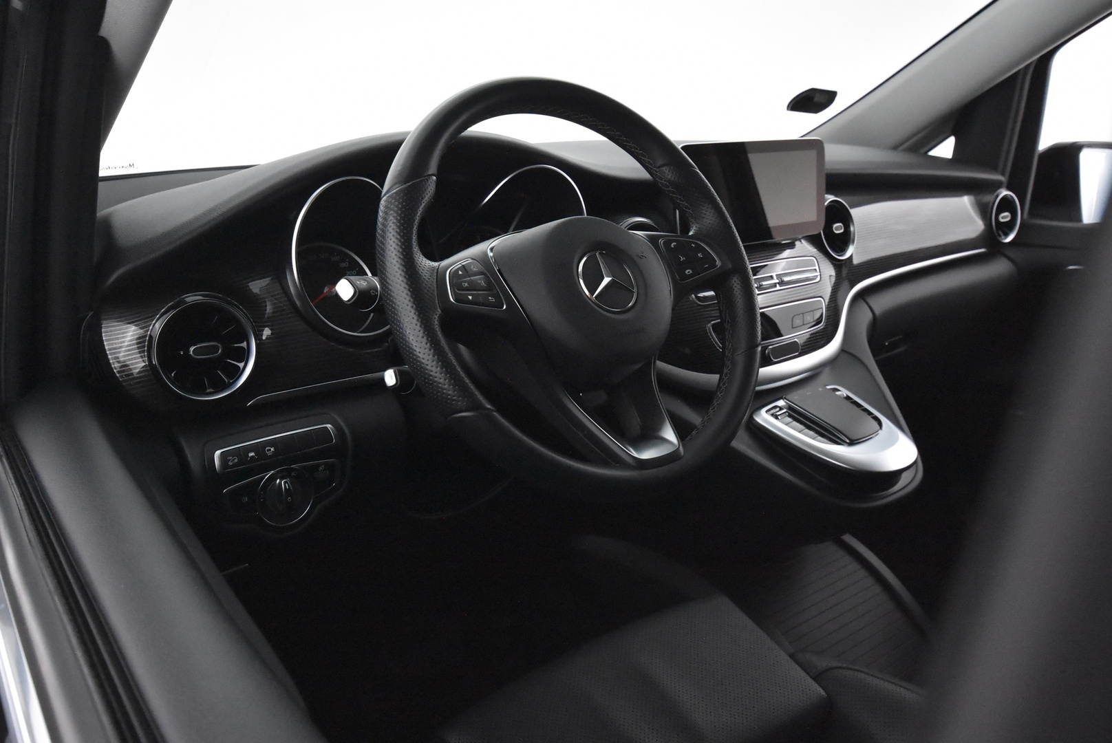 MERCEDES-BENZ V 2022