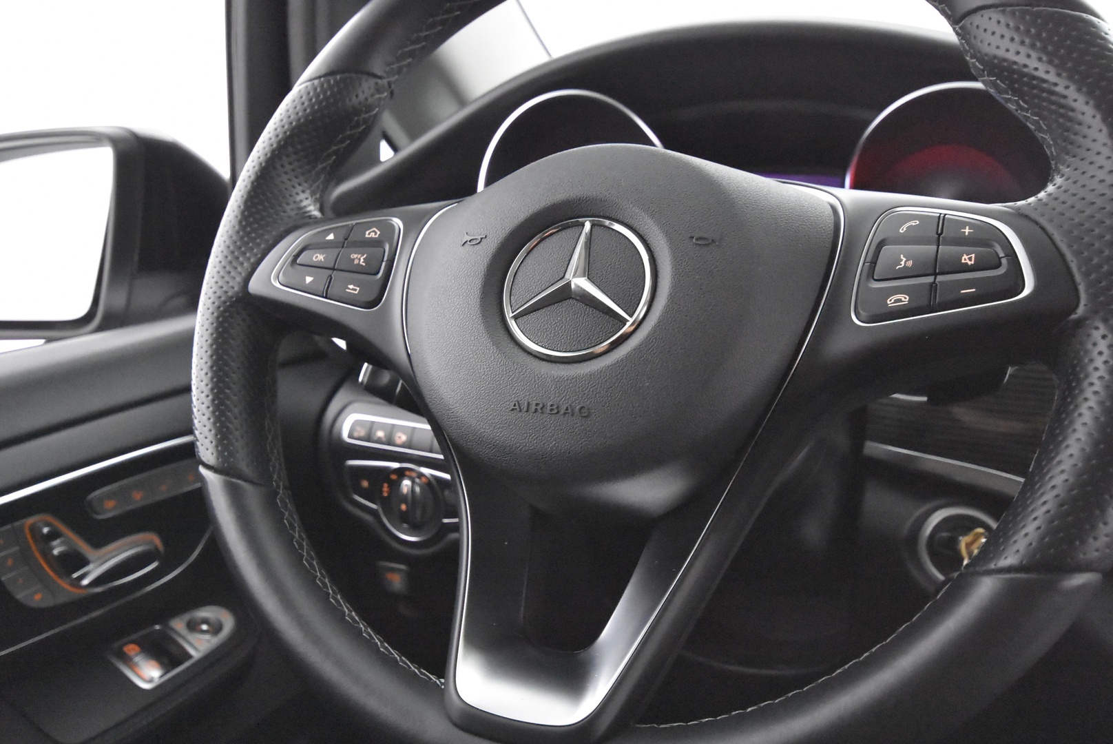 MERCEDES-BENZ V 2022