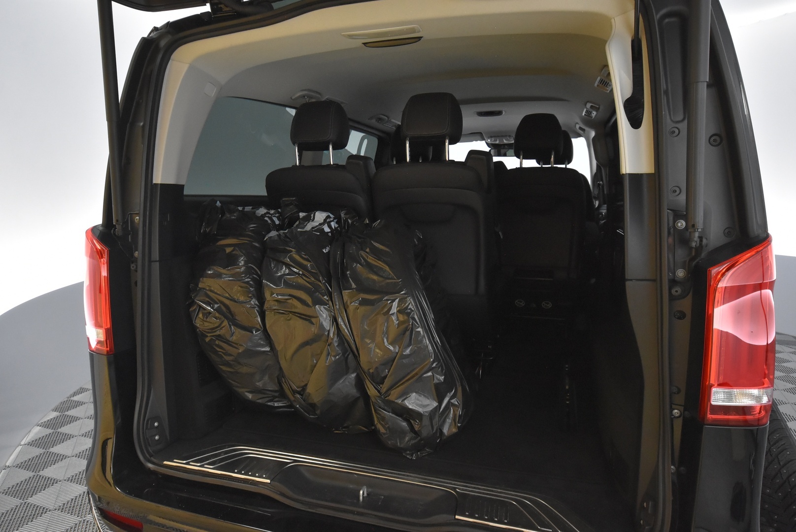 MERCEDES-BENZ V 2022