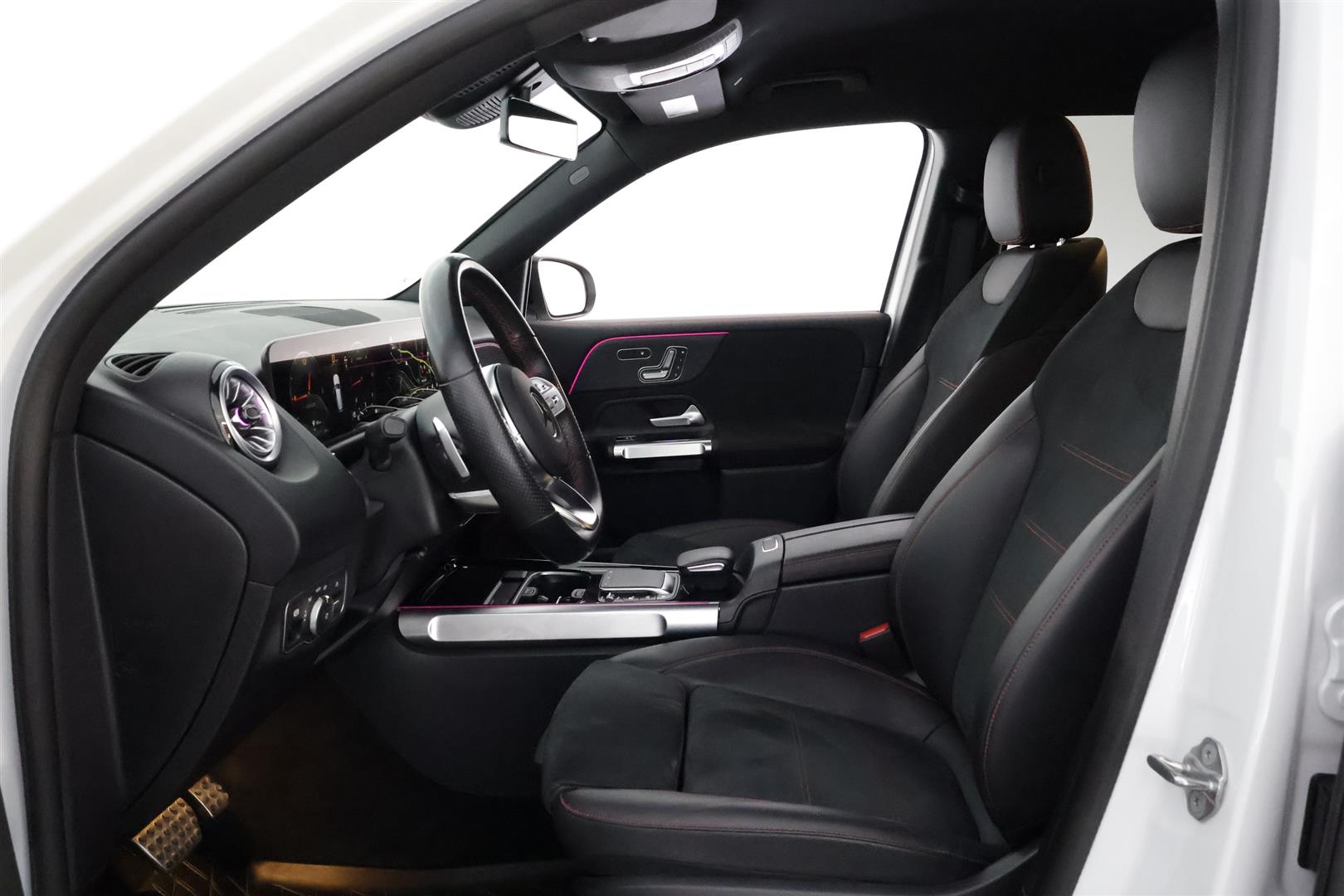 MERCEDES-BENZ GLB 2023