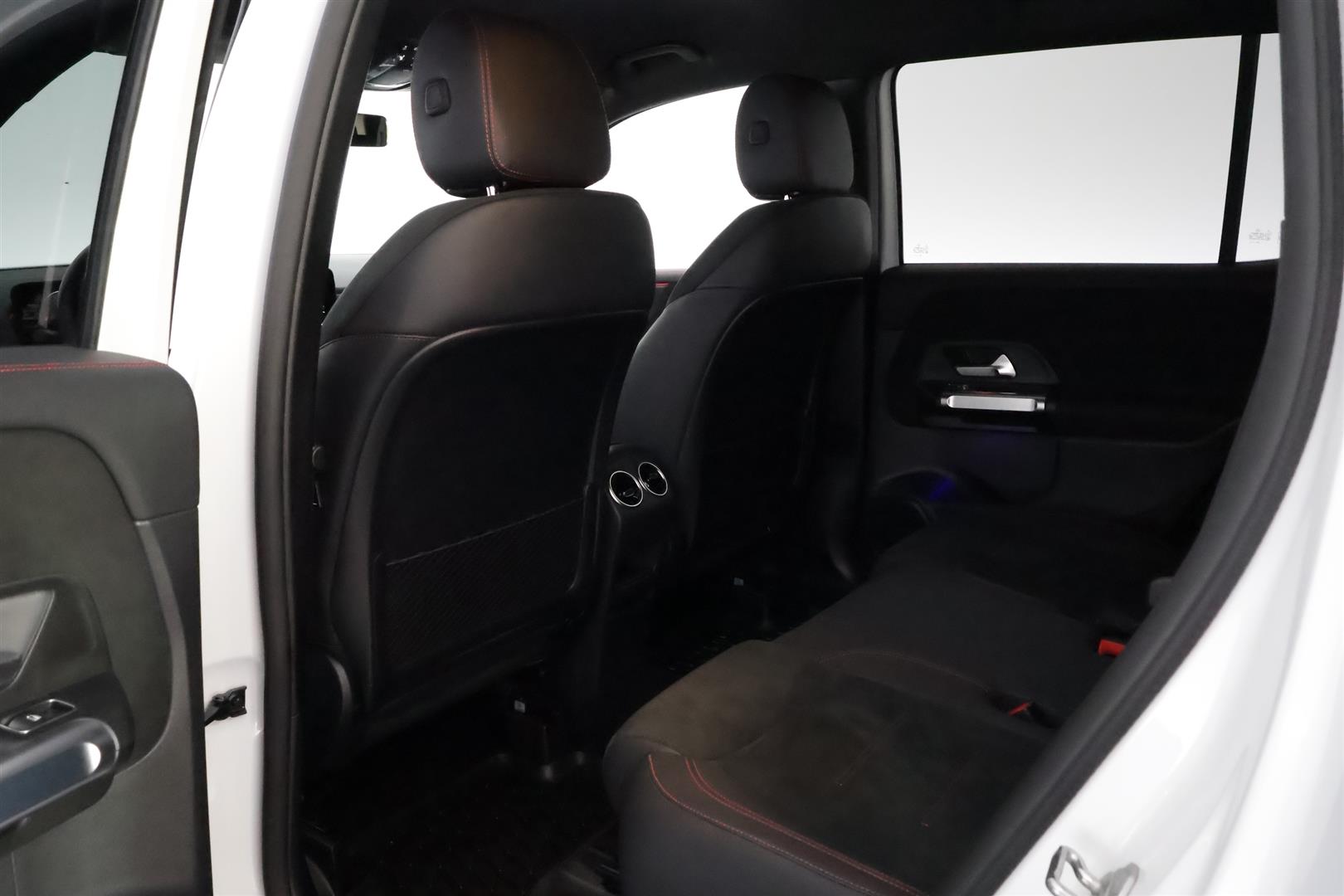 MERCEDES-BENZ GLB 2023