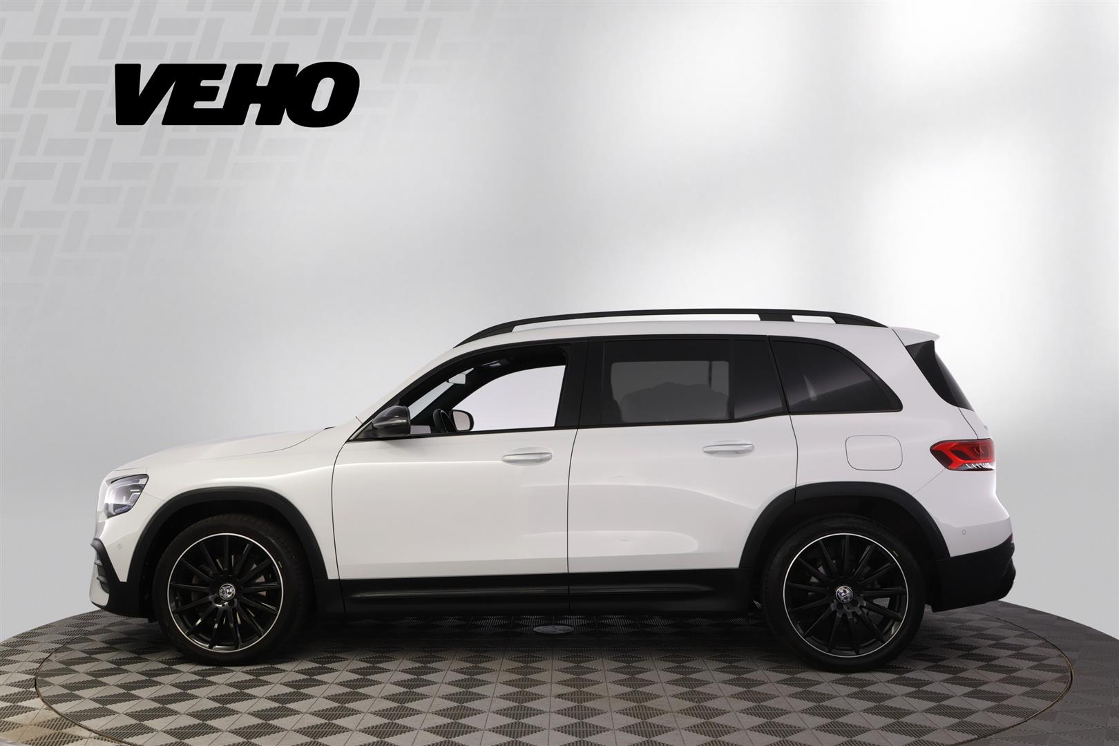 MERCEDES-BENZ GLB 2023