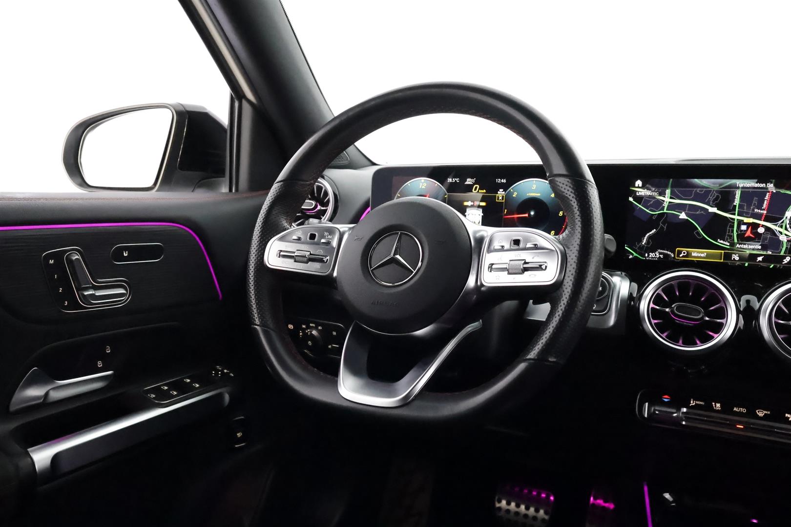 MERCEDES-BENZ GLB 2023