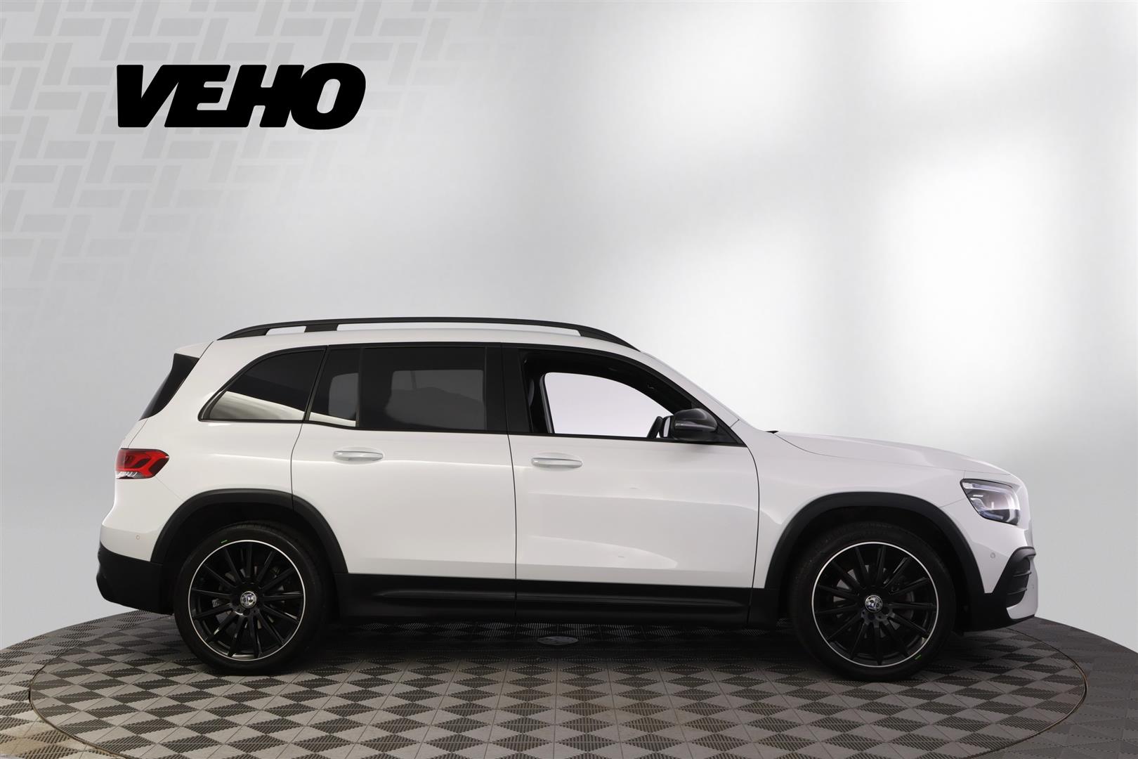 MERCEDES-BENZ GLB 2023