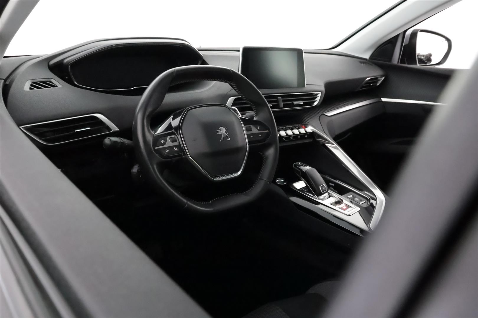Peugeot 5008 2021