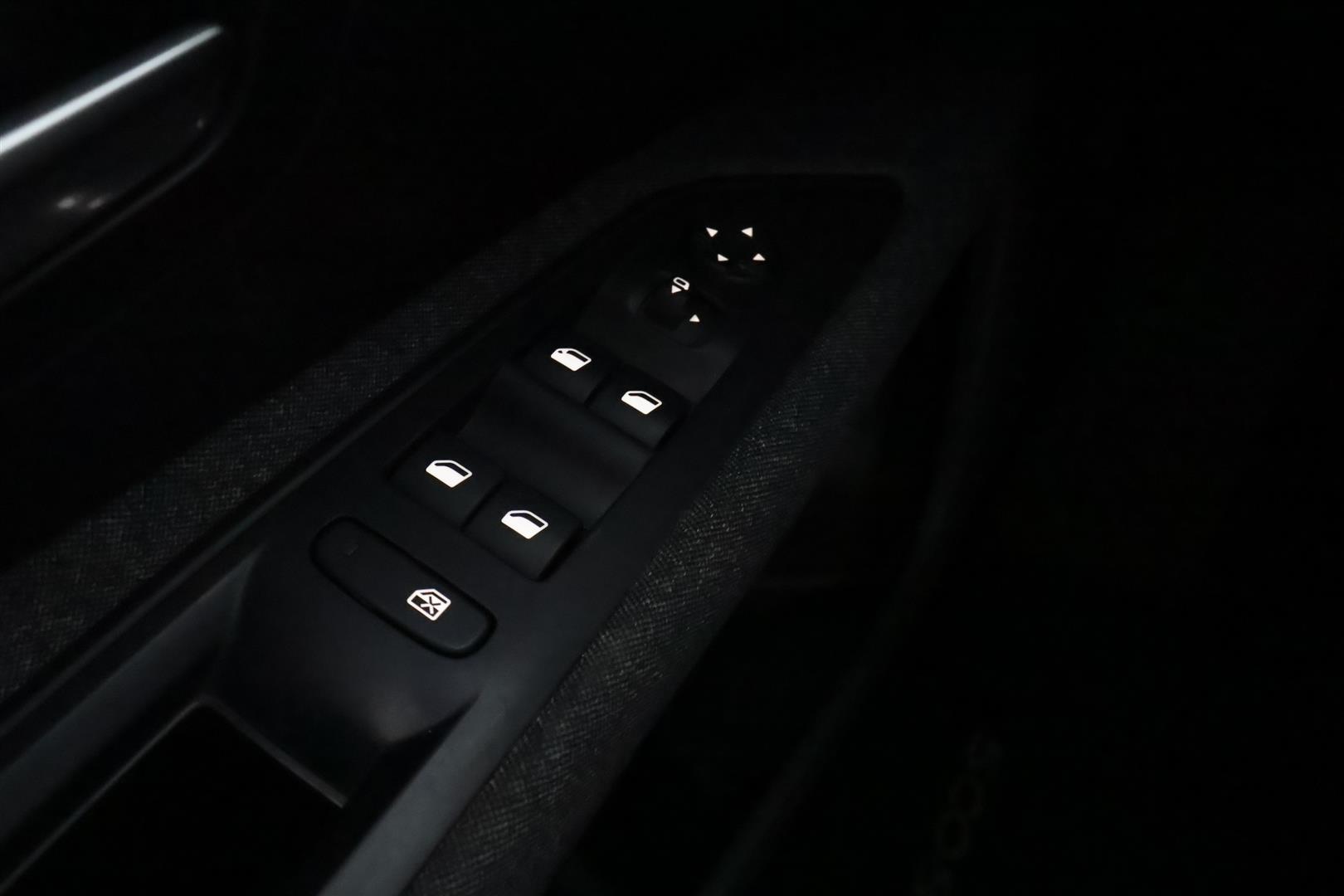 Peugeot 5008 2021