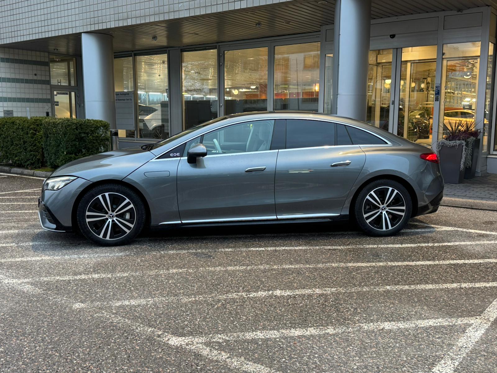 MERCEDES-BENZ EQE 2023