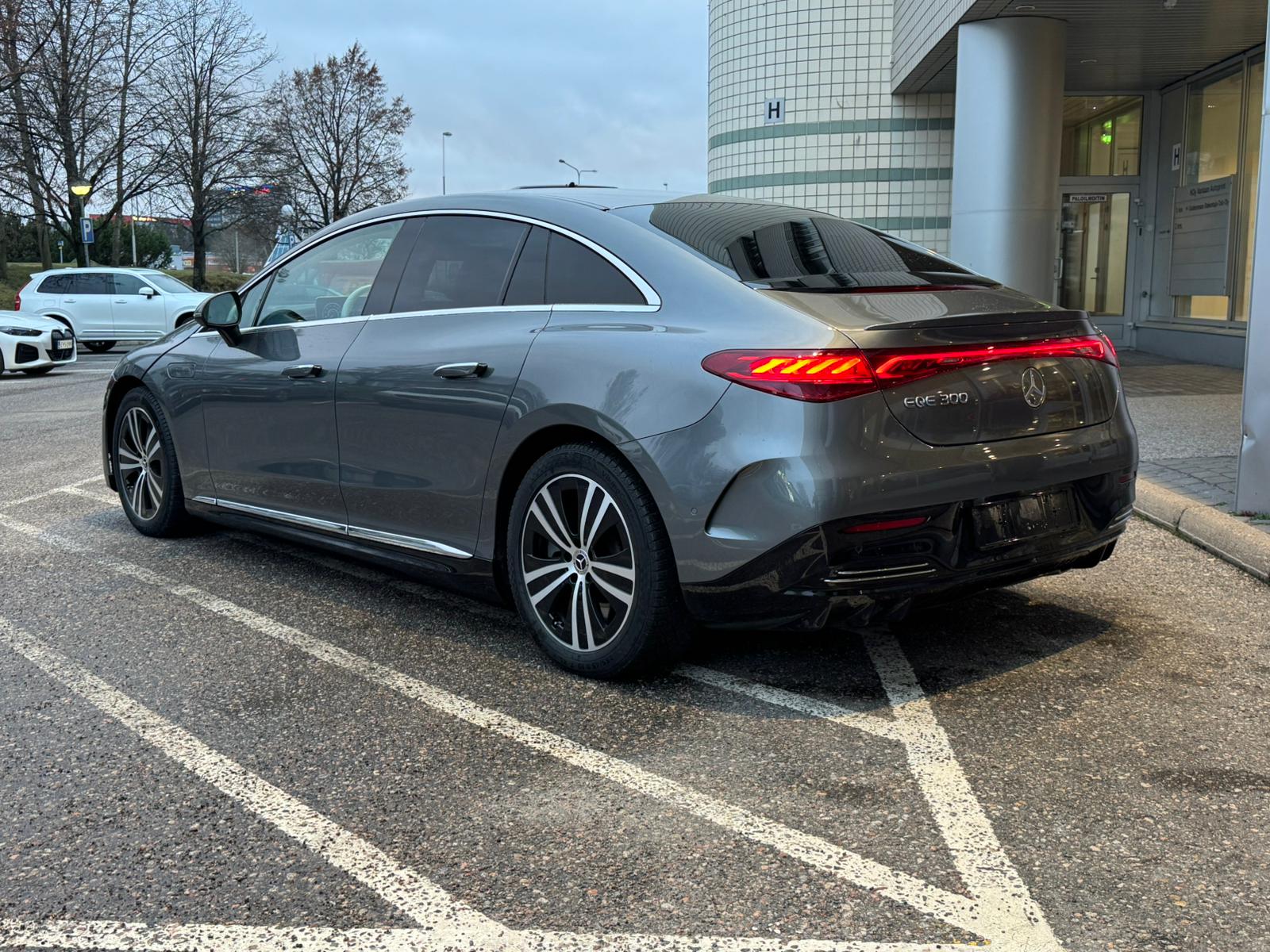 MERCEDES-BENZ EQE 2023