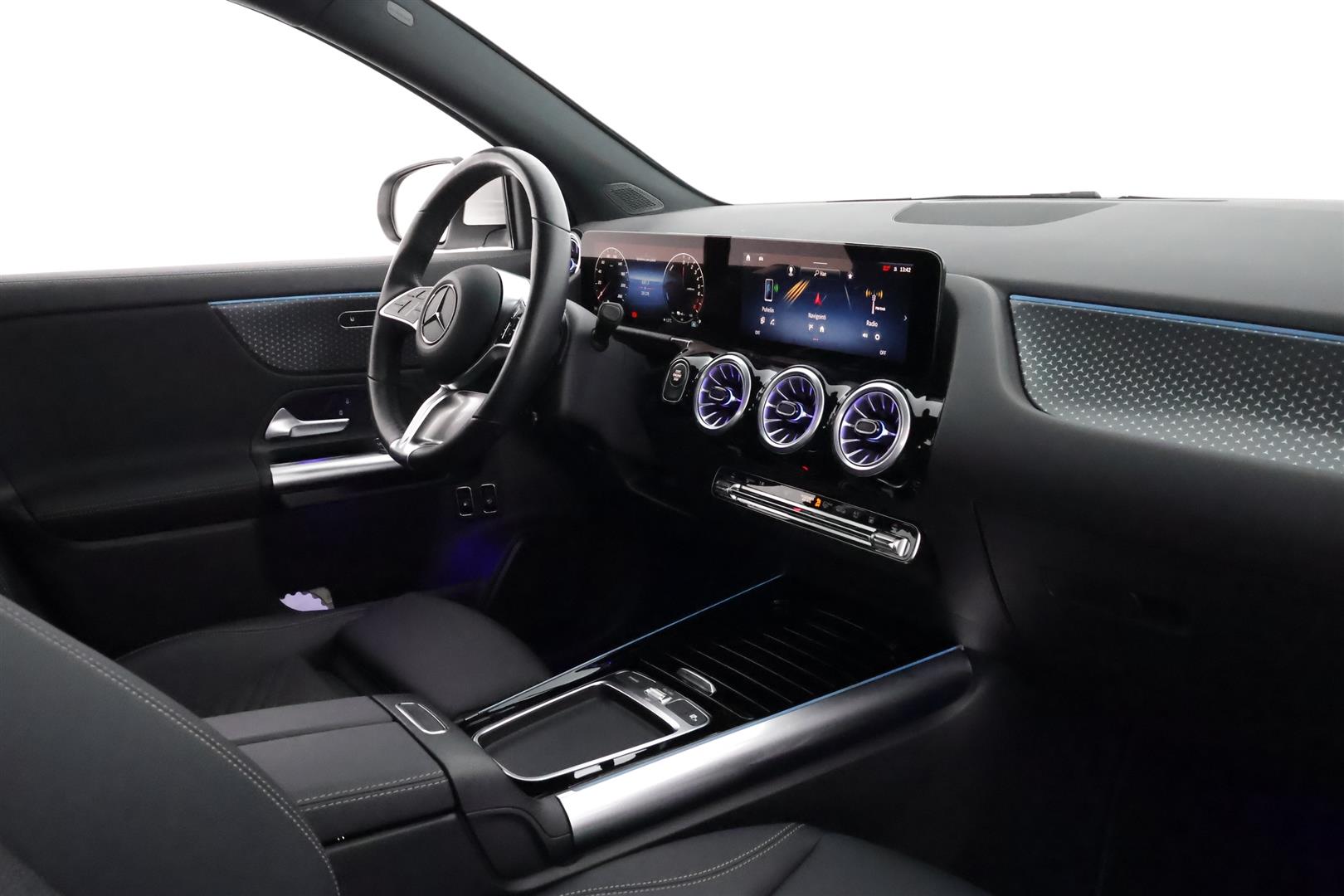 MERCEDES-BENZ GLA 2024