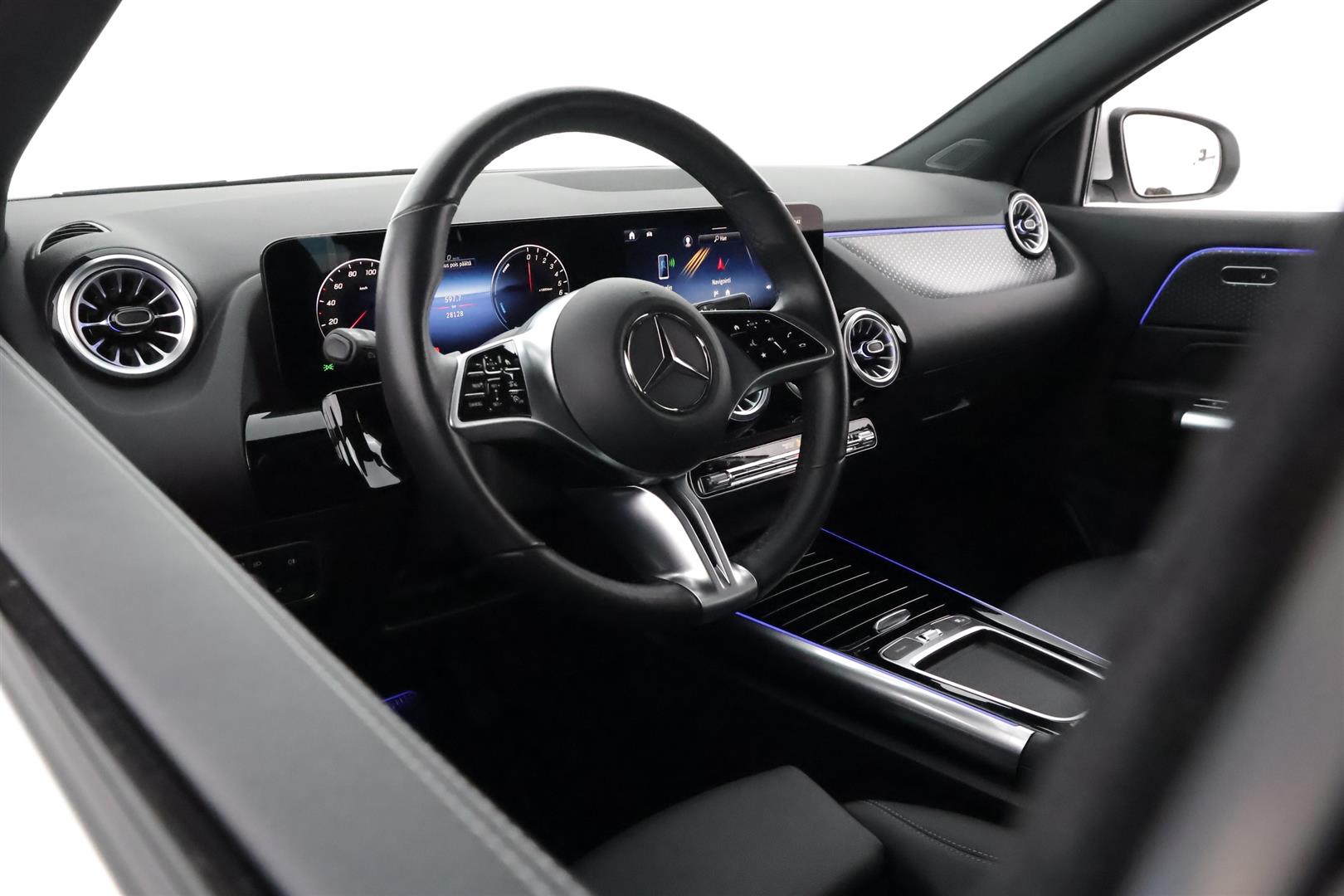 MERCEDES-BENZ GLA 2024