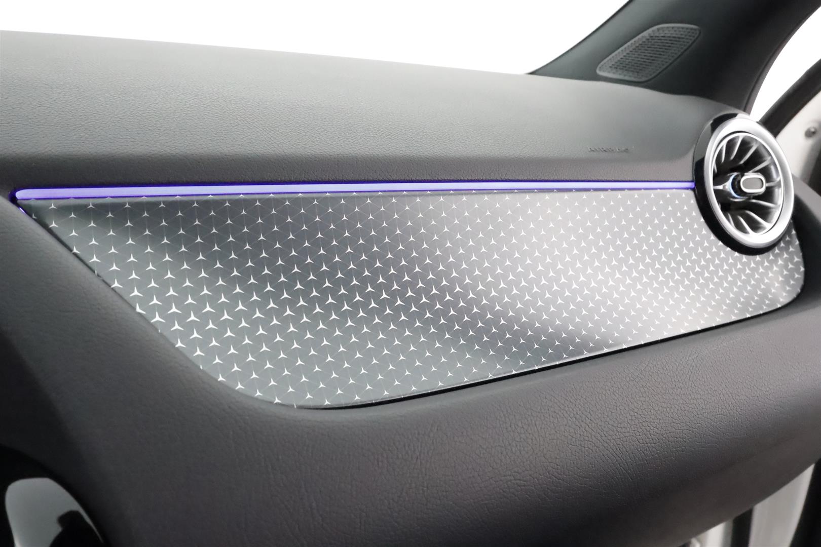 MERCEDES-BENZ GLA 2024