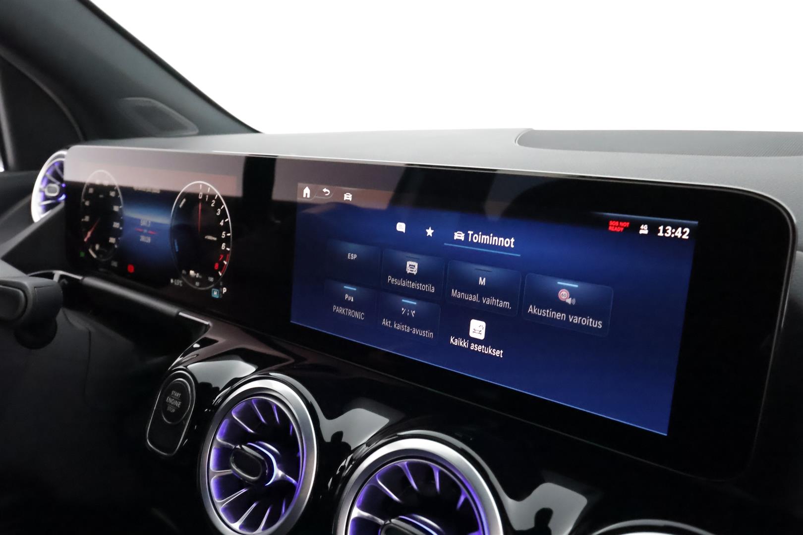 MERCEDES-BENZ GLA 2024