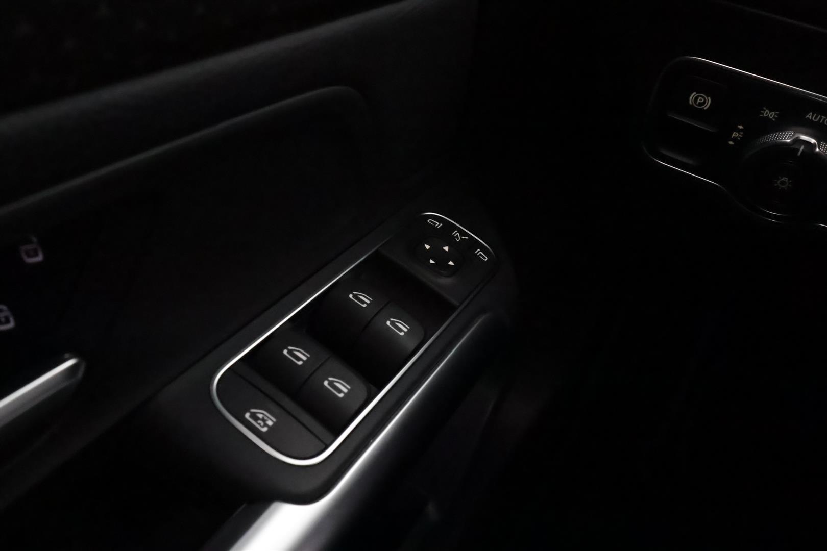 MERCEDES-BENZ GLA 2024