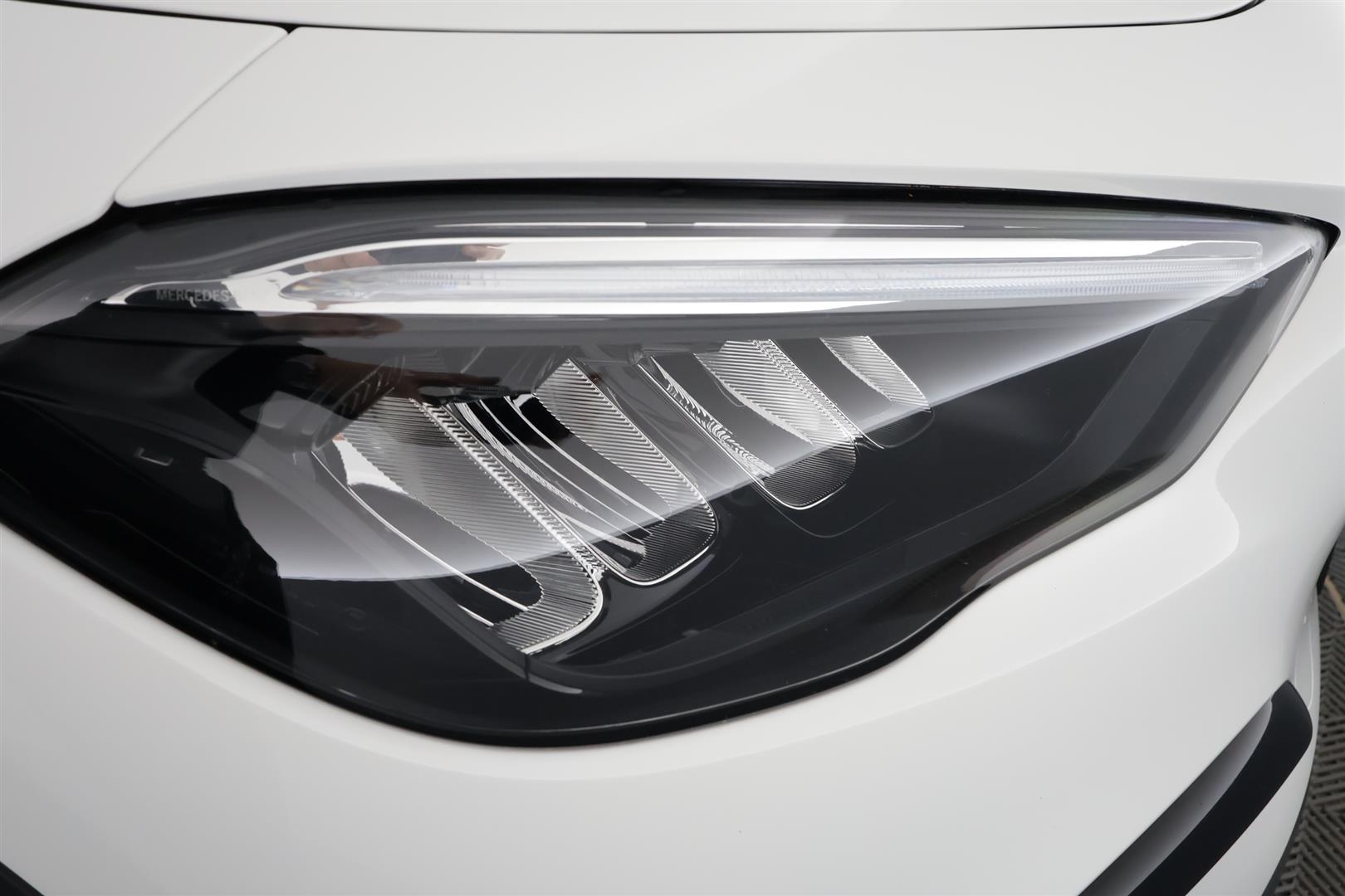 MERCEDES-BENZ GLA 2024