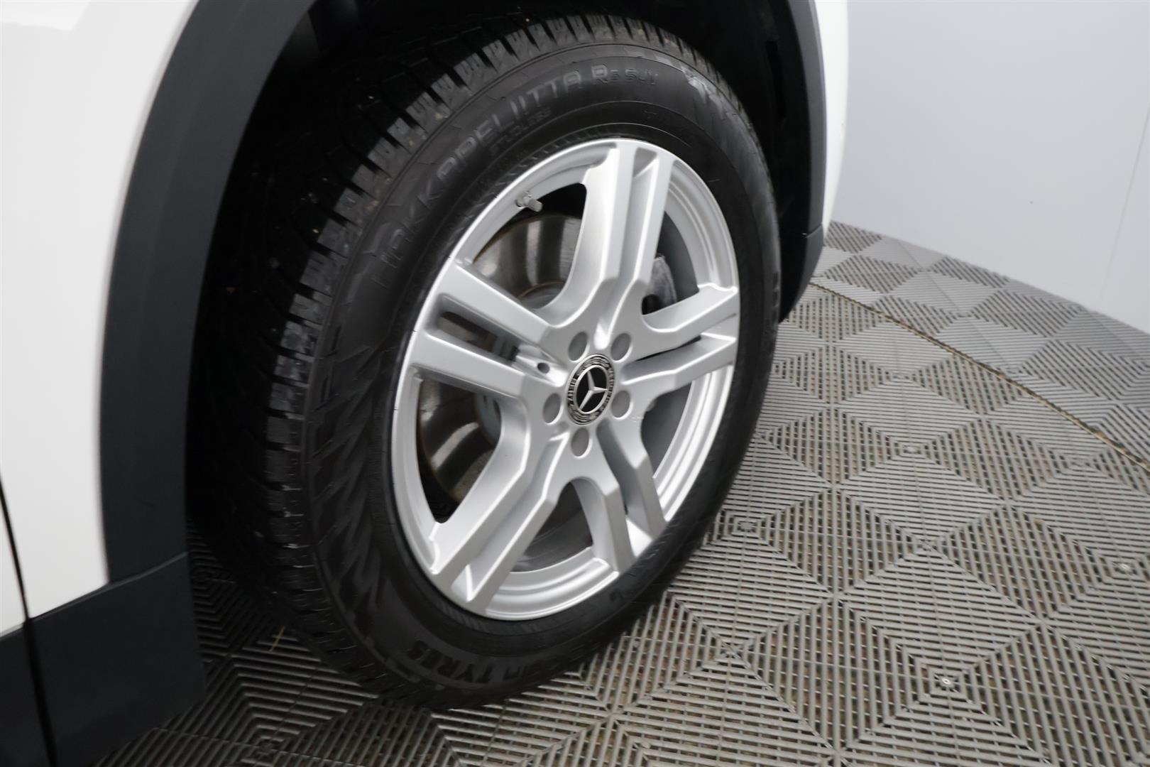 MERCEDES-BENZ GLA 2024