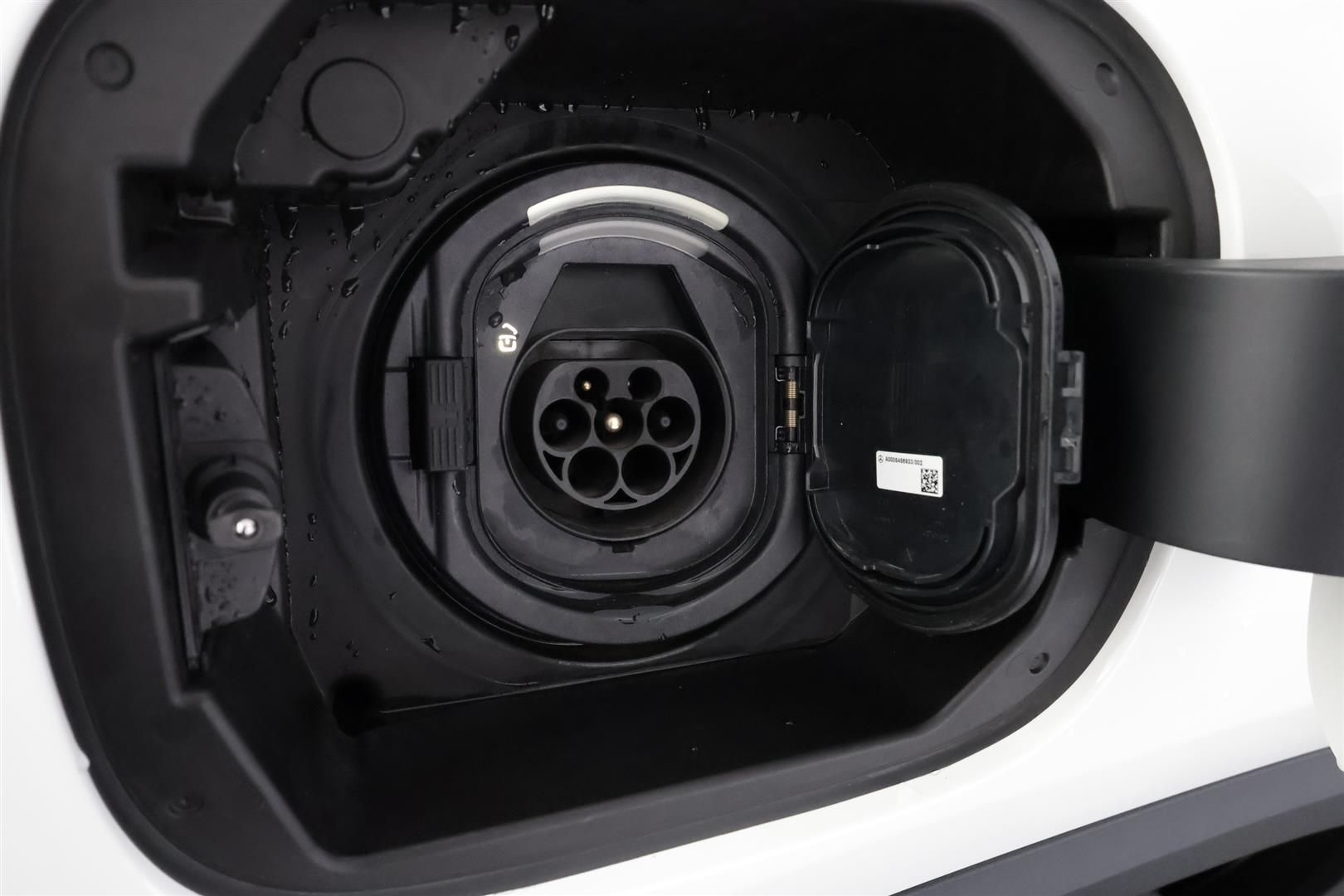 MERCEDES-BENZ GLA 2024