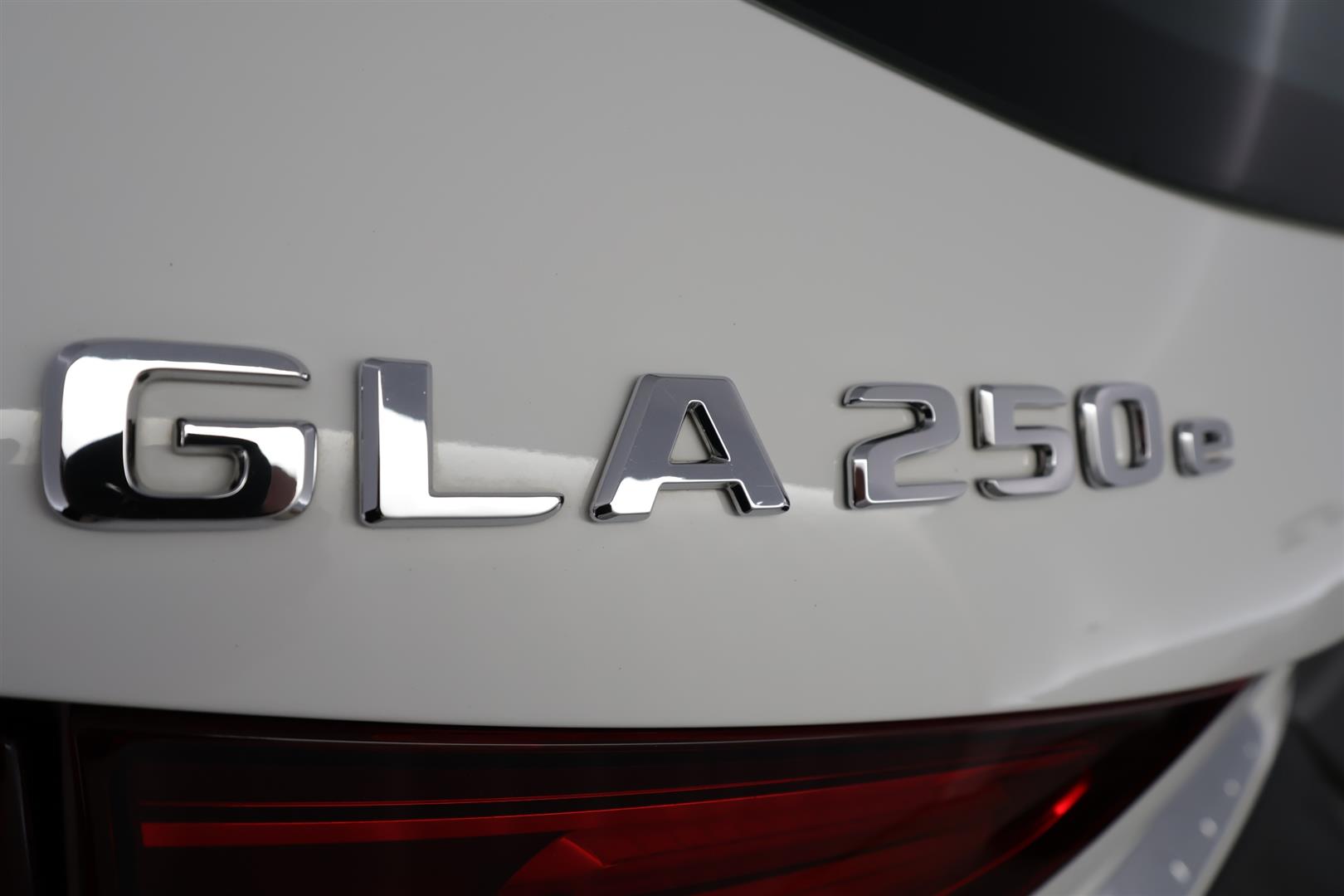 MERCEDES-BENZ GLA 2024