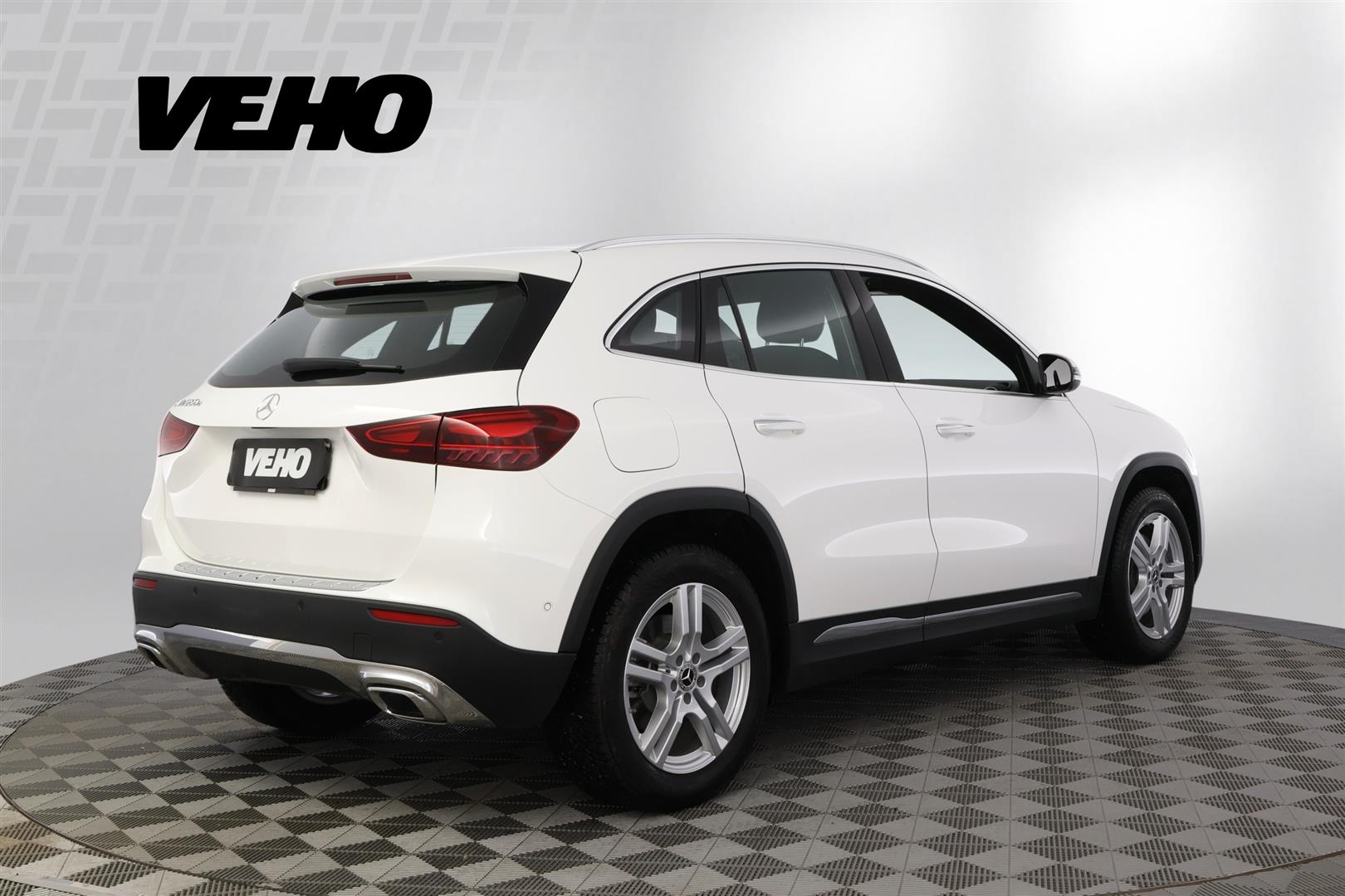 MERCEDES-BENZ GLA 2024