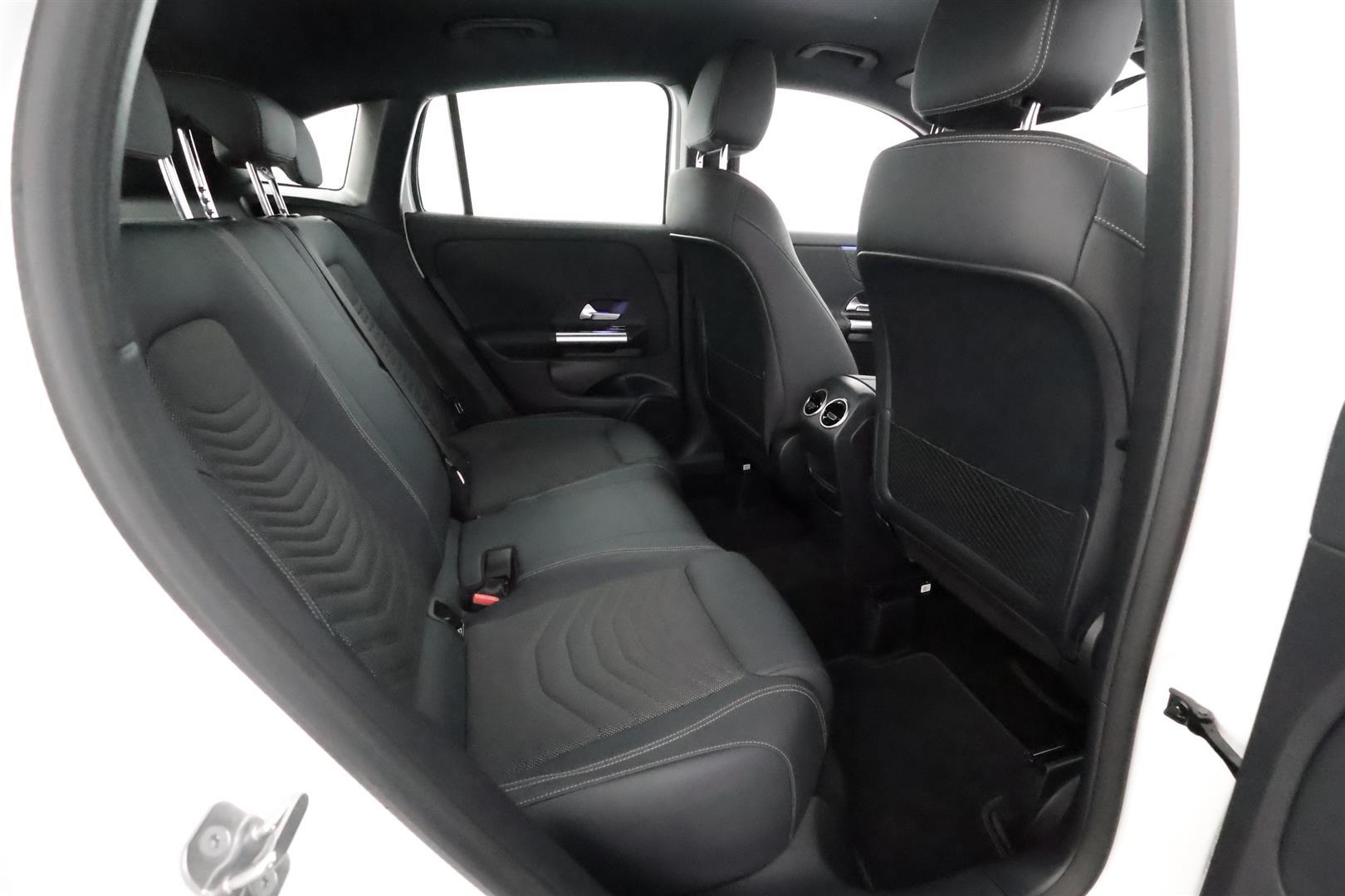 MERCEDES-BENZ GLA 2024