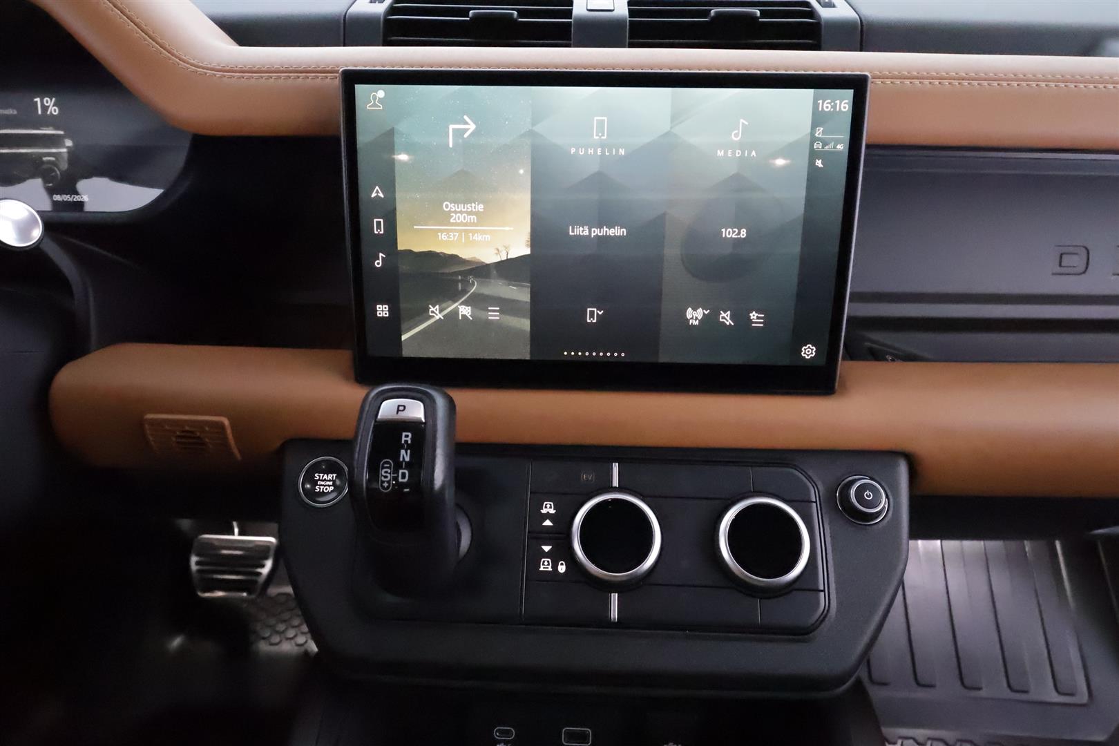 Land Rover Defender 2023