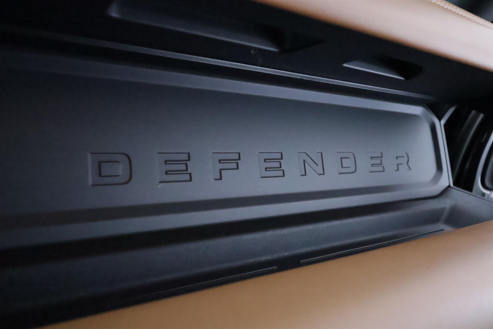 Land Rover Defender 2023