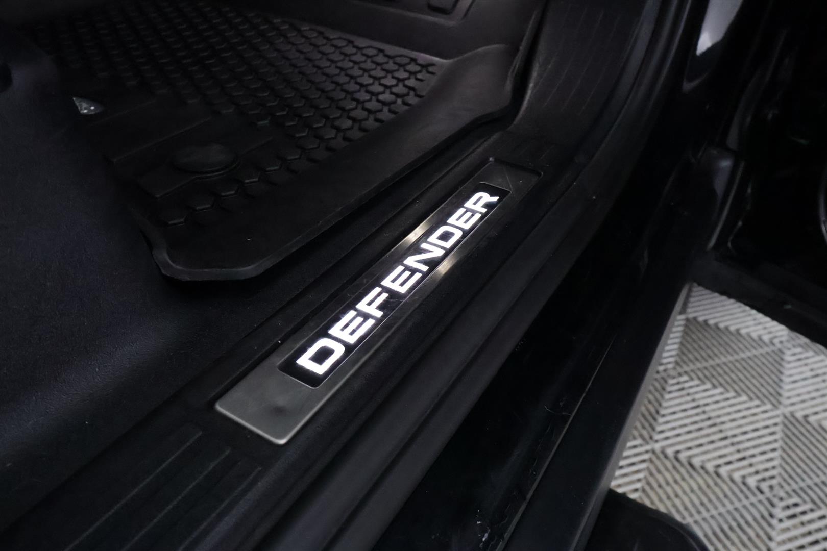 Land Rover Defender 2023
