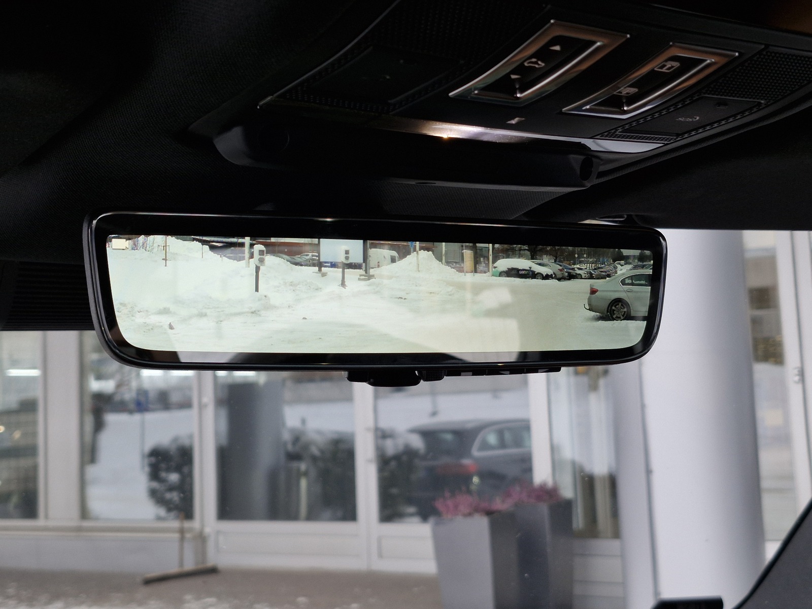 Land Rover Defender 2024