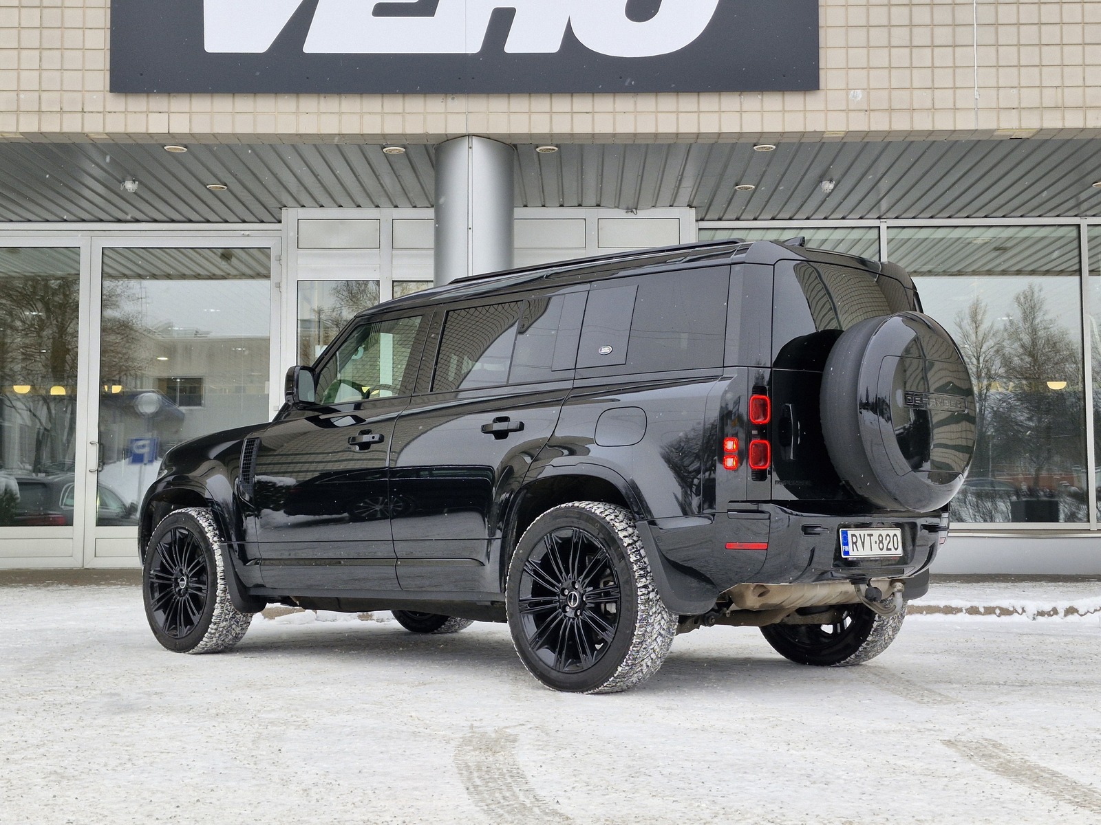 Land Rover Defender 2024