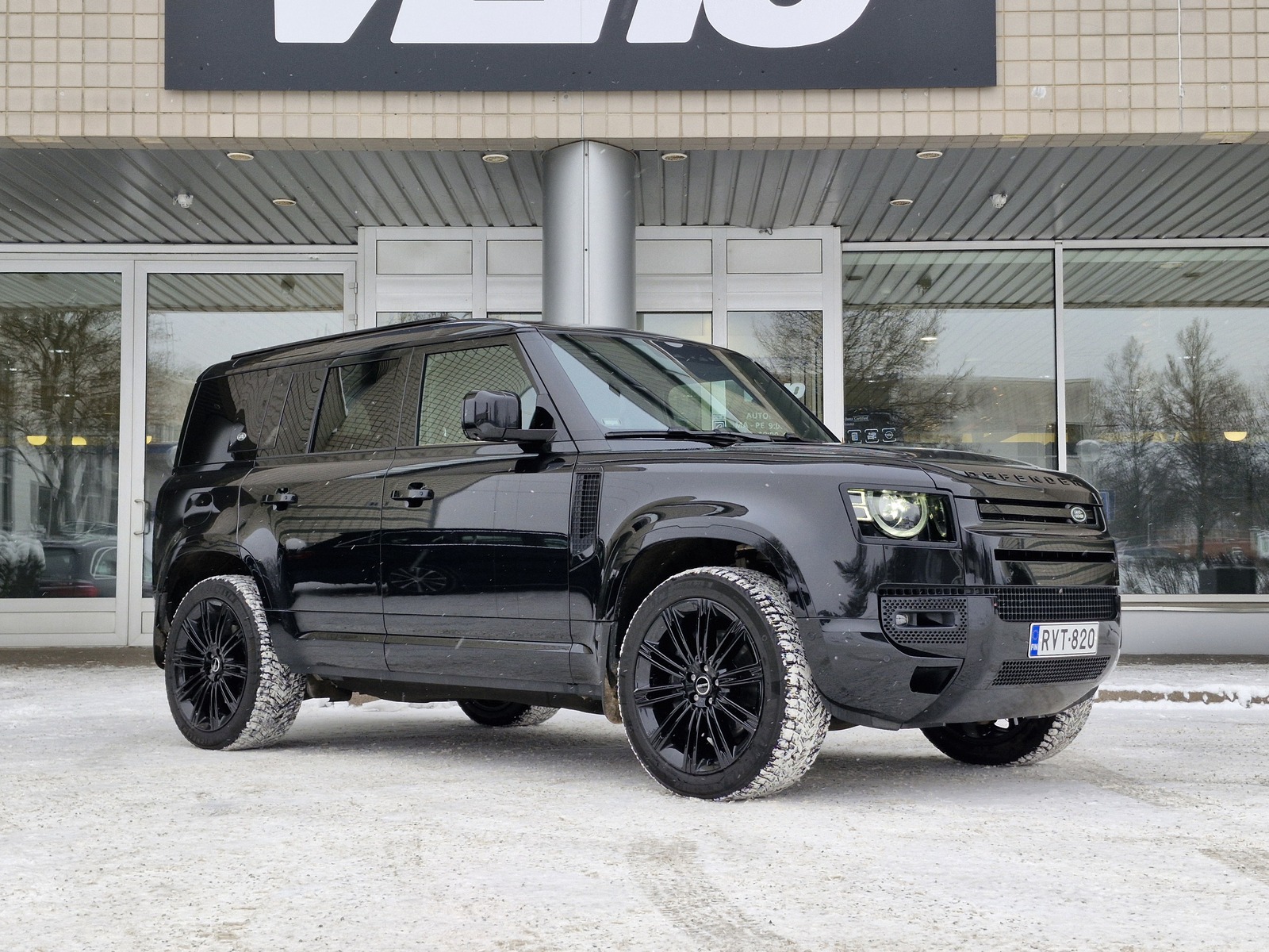 Land Rover Defender 2024