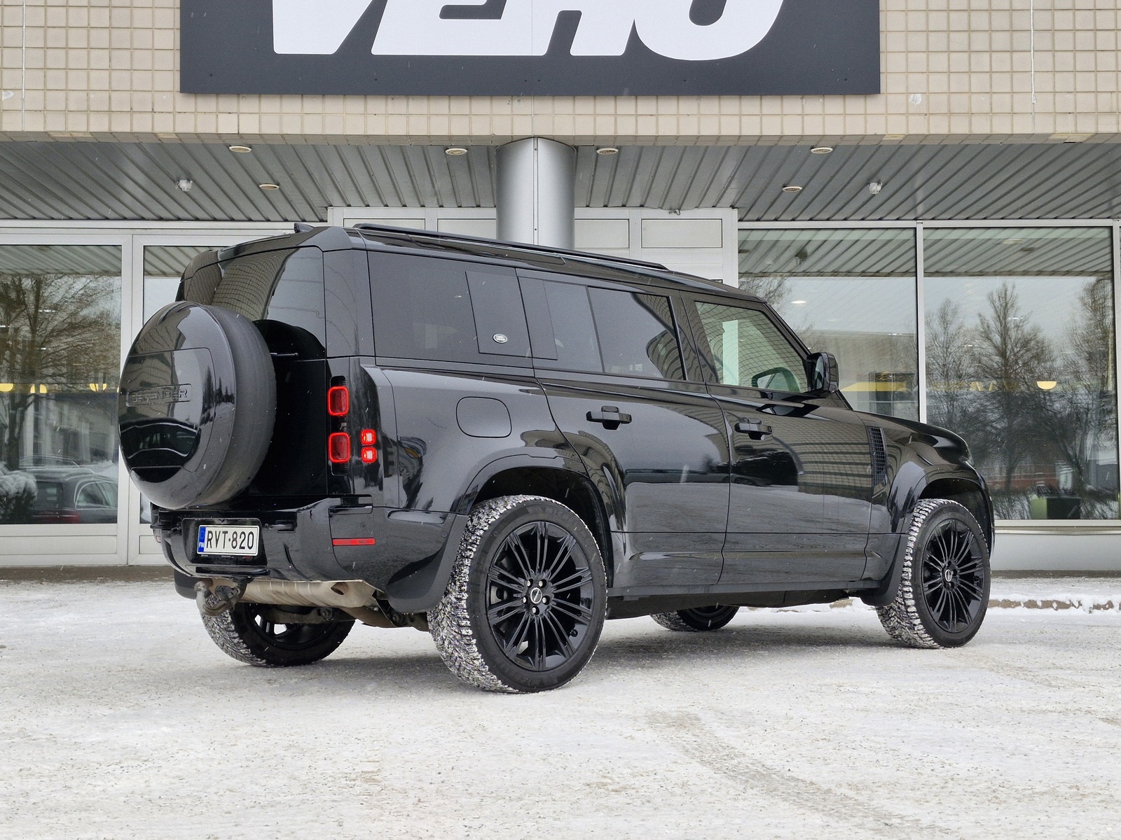 Land Rover Defender 2024