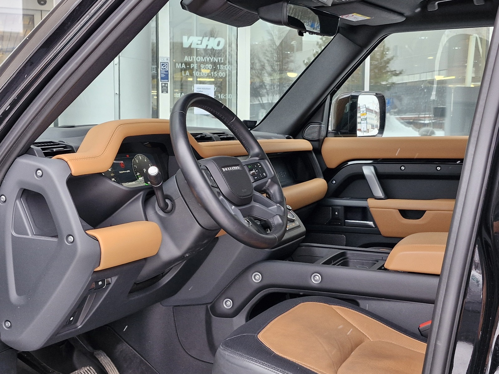 Land Rover Defender 2024