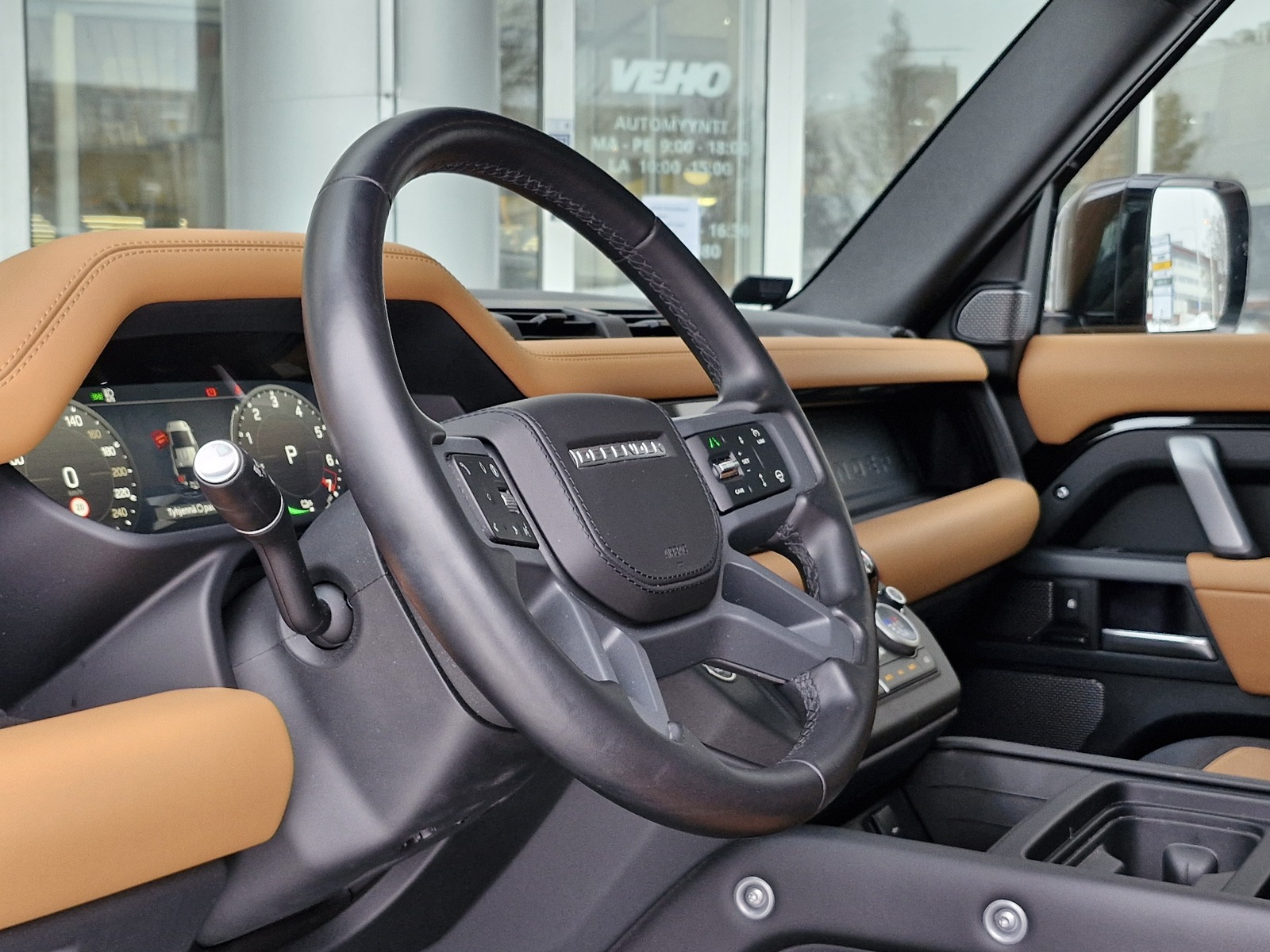 Land Rover Defender 2024