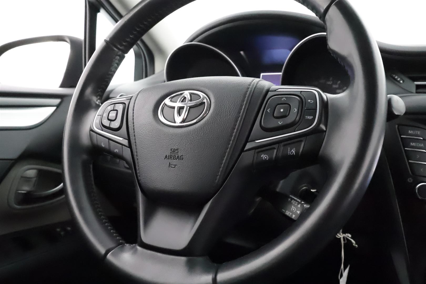 Toyota Avensis 2015
