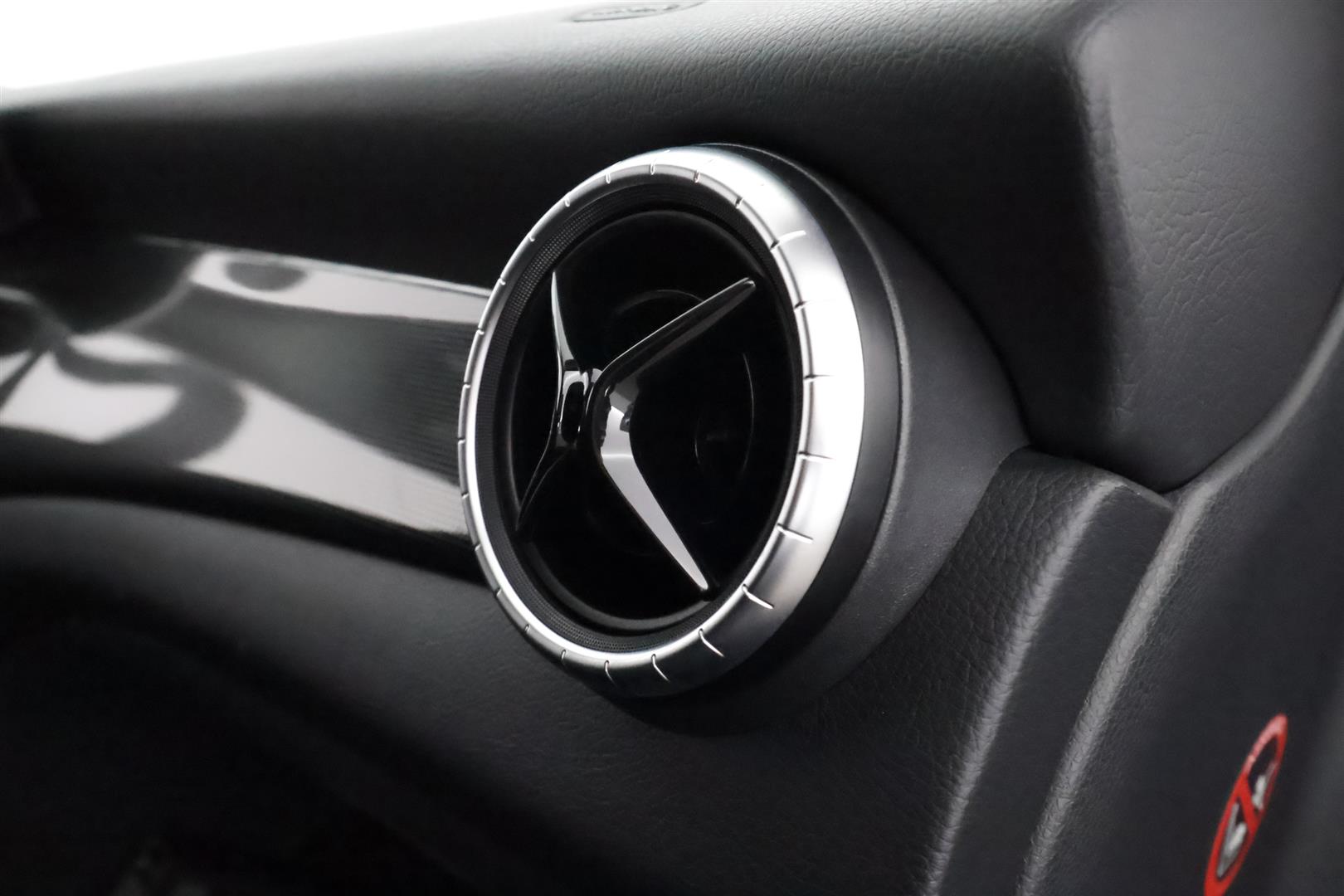 MERCEDES-BENZ CLA 2014