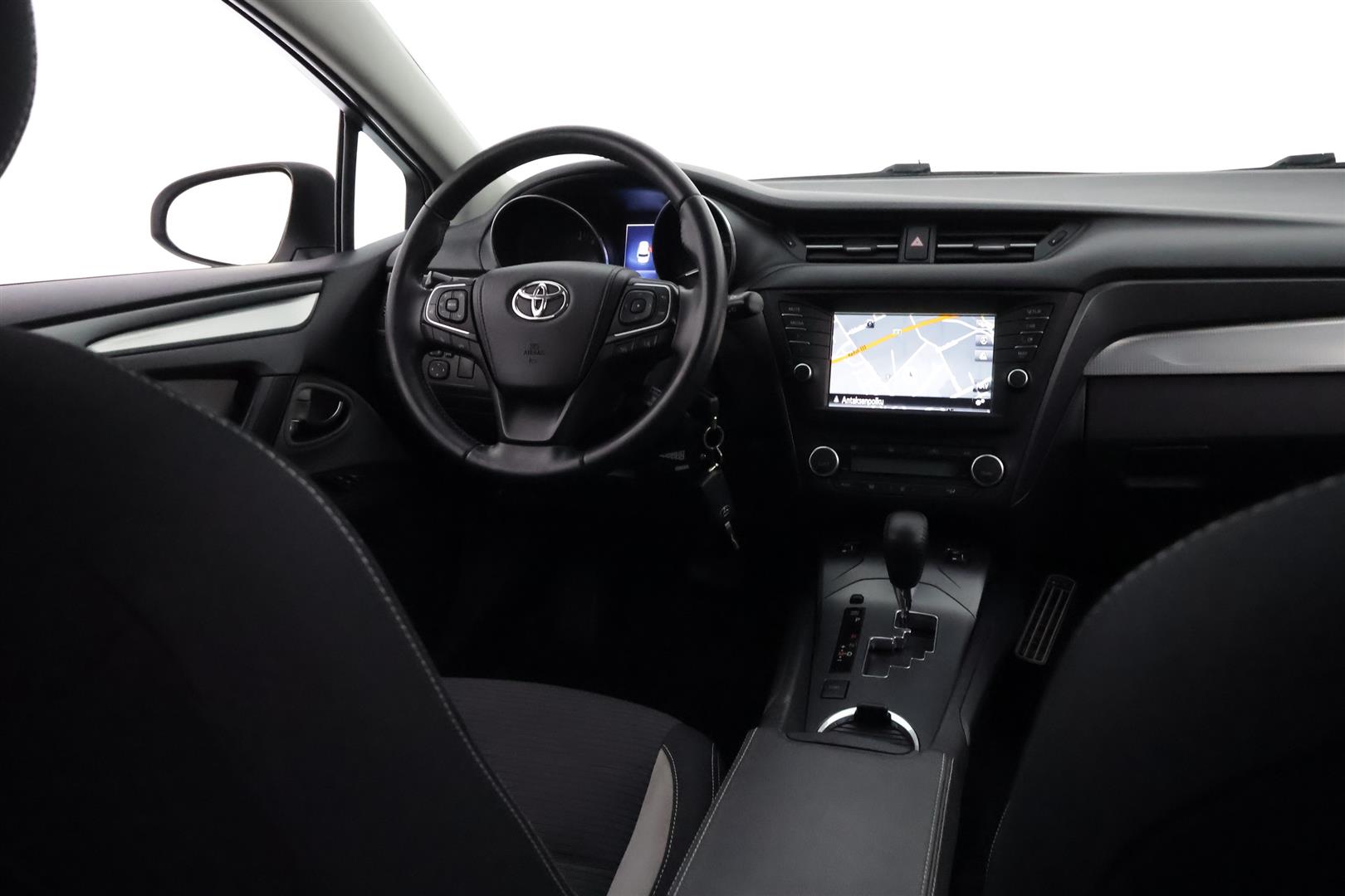 TOYOTA AVENSIS 2015